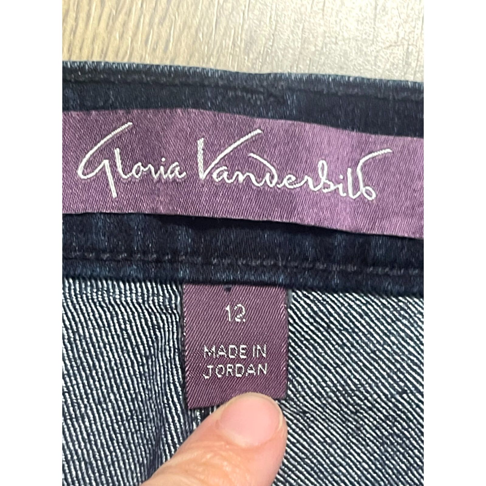 Gloria Vanderbilt VINTAGE Gloria Vanderbilt Jeans Woman's 12 Capri Denim Amanda Capris Blue 5-Pocket Regular Rise High Waist Cotton Blend Denim Inseam 18 Girls? Size 34" / US 12 / IT 48 - 4 Thumbnail