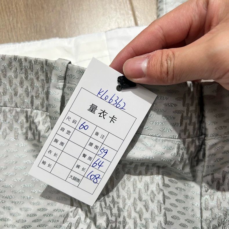 Louis Vuitton LOUIS VUITTON size US 60 Silver Grey Checkerboard Alphabet Size US 44 / EU 60 - 7 Thumbnail