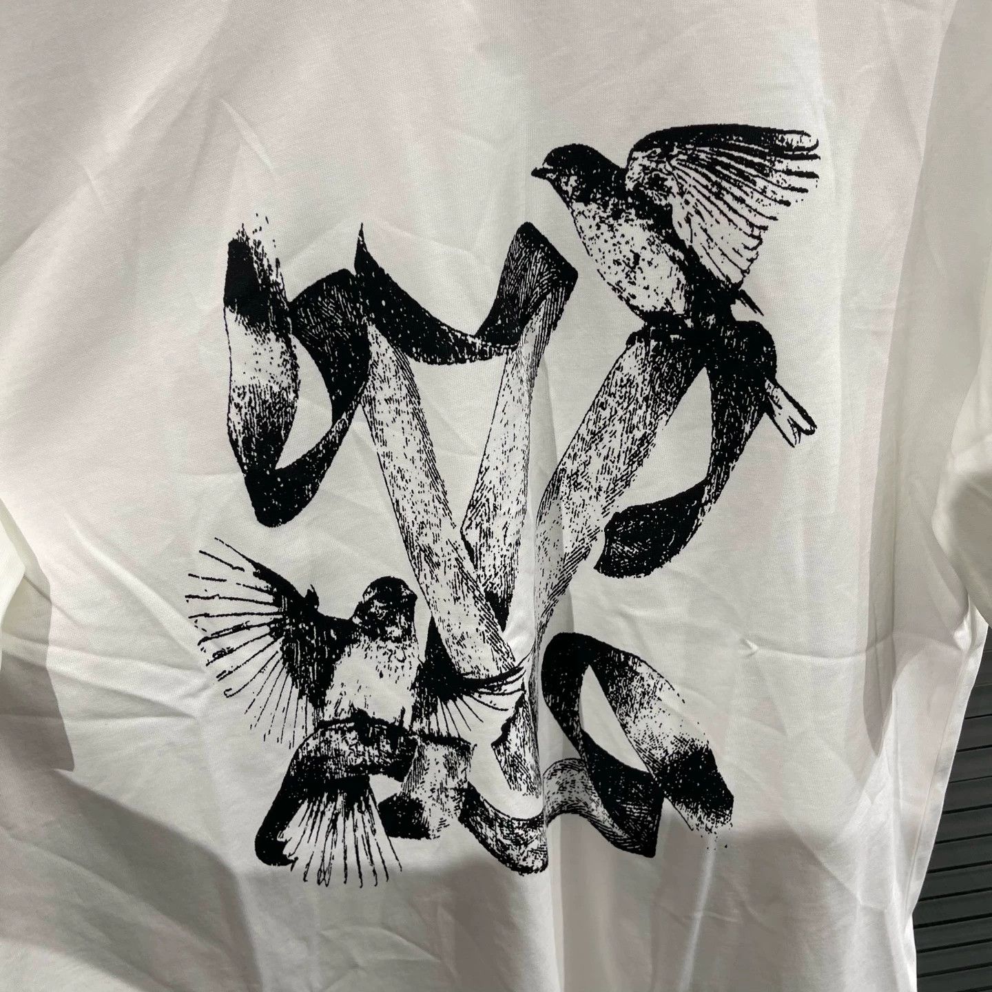Louis Vuitton LV Pigeon Print Logo L 99 New Tee Size US L / EU 52-54 / 3 - 4 Thumbnail