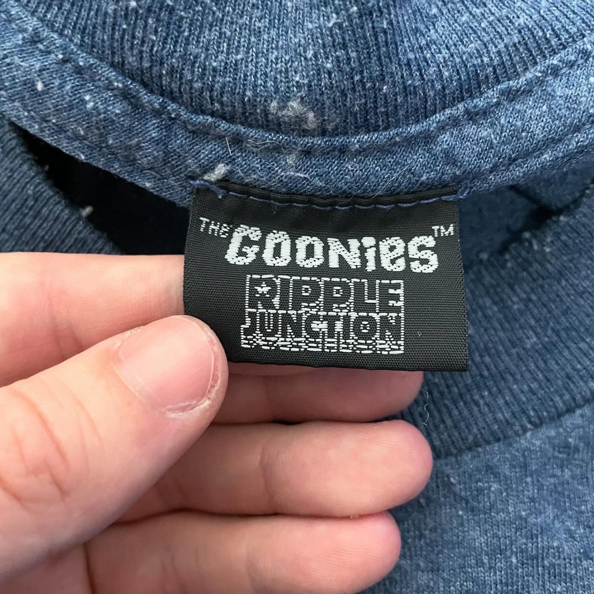 Vintage Vintage Y2K 2000s The Goonies Chunk Truffle Shuffle T Shirt Size US L / EU 52-54 / 3 - 3 Thumbnail