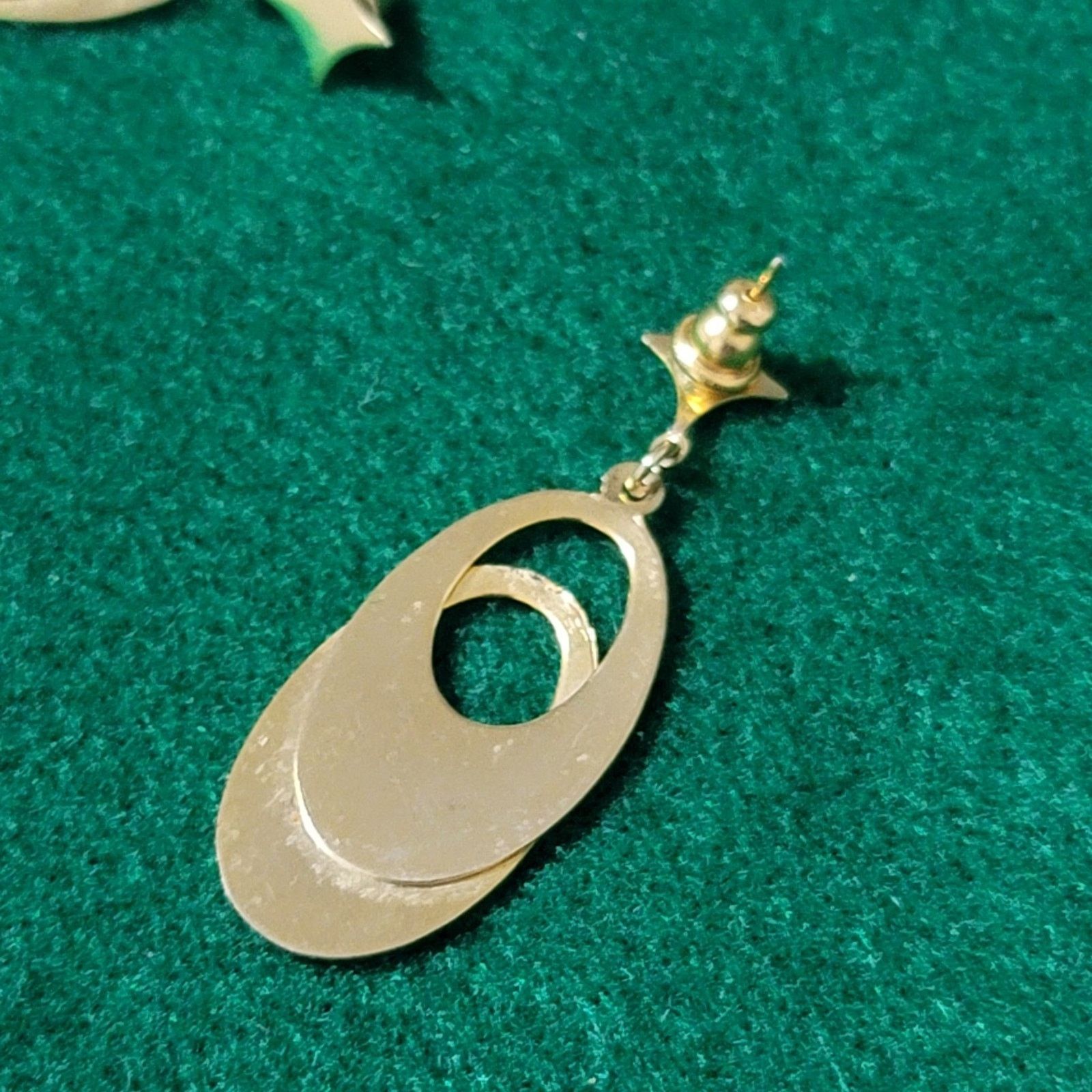 The Unbranded Brand Vtg Gold Tone Overlapping Oval Hoop Earrings Size ONE SIZE - 4 Thumbnail