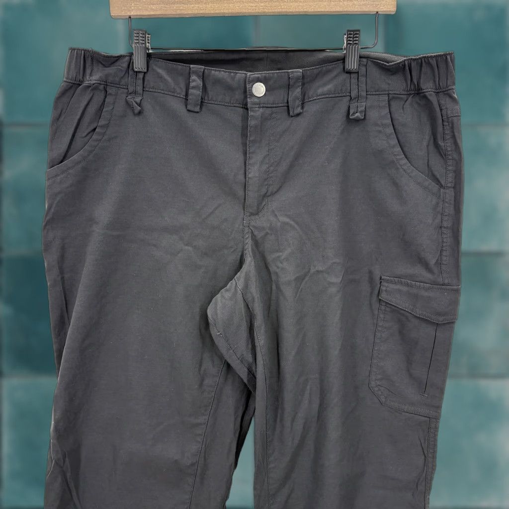 Duluth Trading Company VINTAGE? No. Duluth Trading Co Duluth Flex Dry on the Fly Convertible Bootcut Pants Womens 18 Black Stretch Size 40" / US 18 - 1 Thumbnail