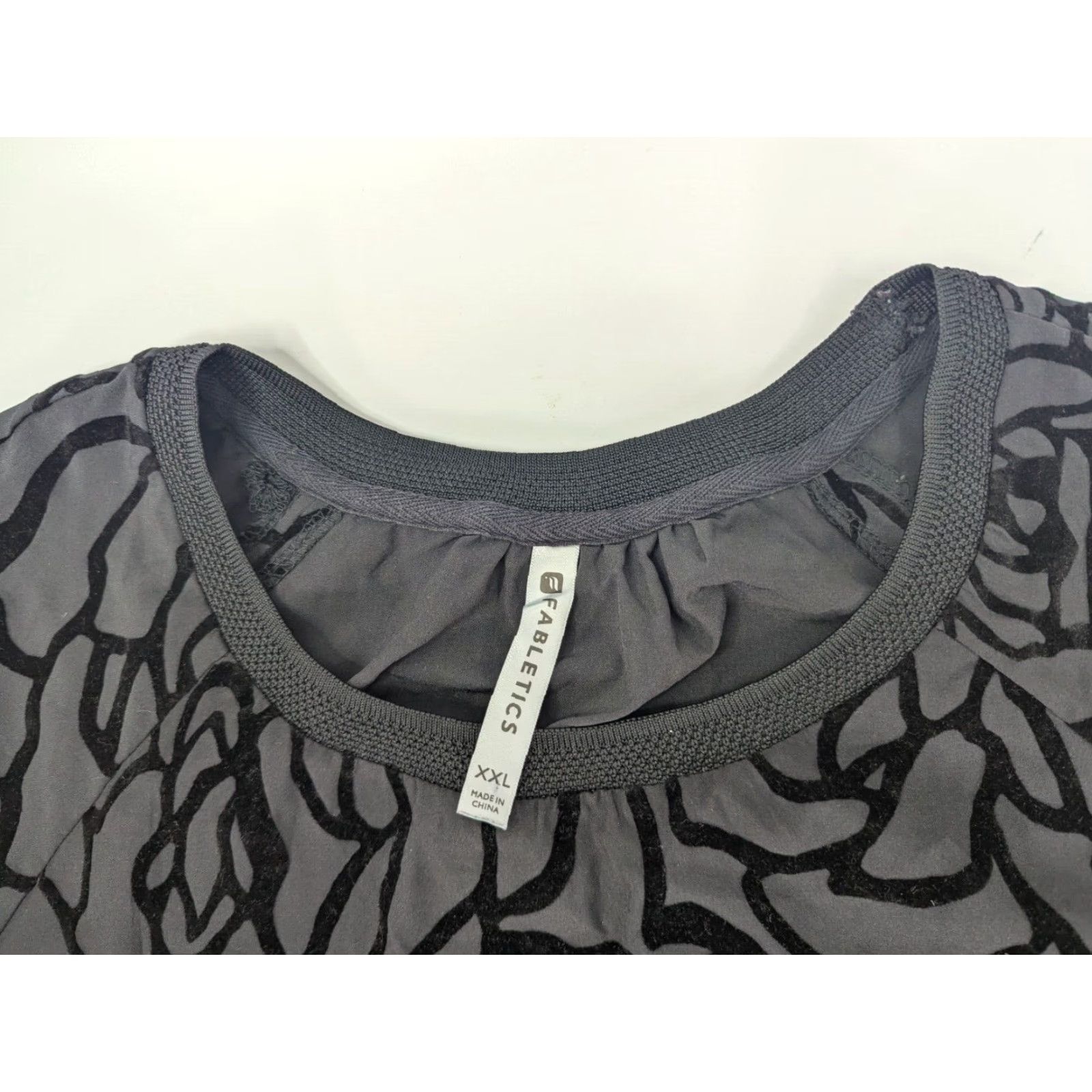 Fabletics Fabletics Blouse Long Sleeve Top 2XL Black Floral Crew Neck Pullover Casual Women Shirt Top Size XXL / US 16-18 / IT 52-54 - 7 Thumbnail