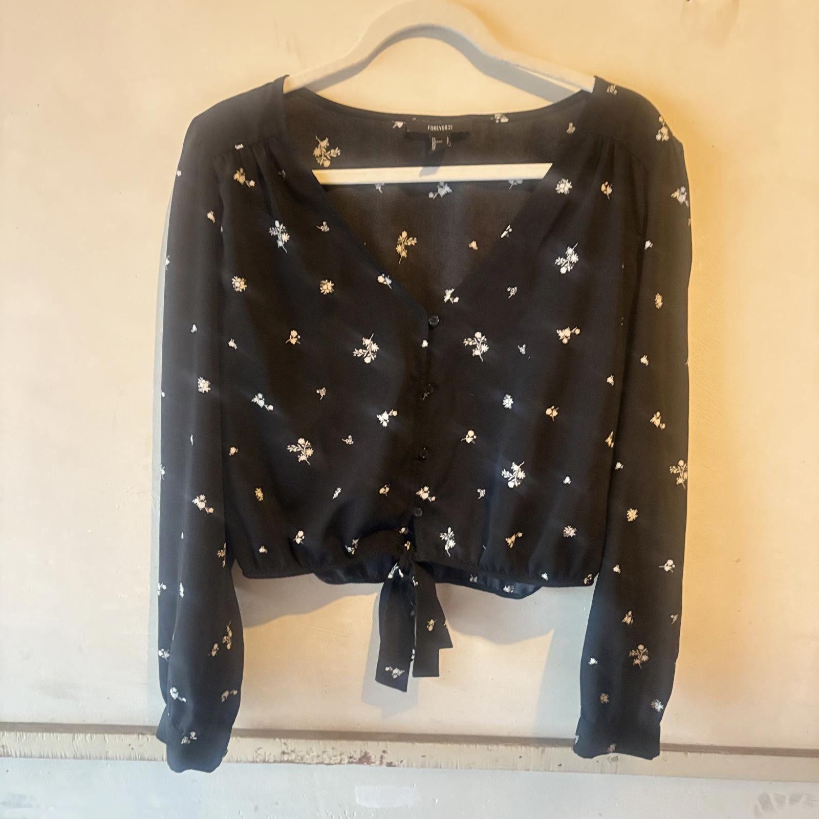 Forever 21 Forever 21 Black Floral Tie-Front Blouse Size L / US 10 / IT 46 - 1 Thumbnail
