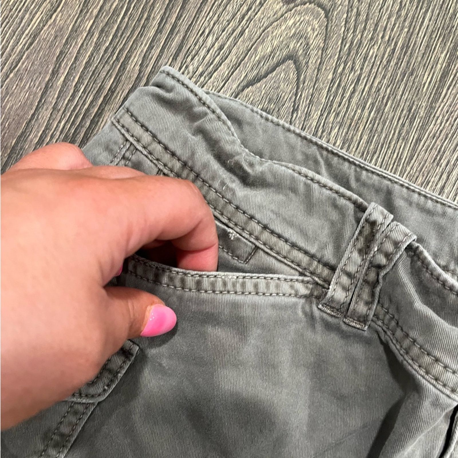 American Eagle Outfitters American Eagle Ouftitters Shorts Shortie Frayed Hem Size 2 Size 26" / US 2 / IT 38 - 2 Thumbnail