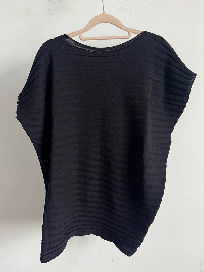 Issey Miyake Issey Miyake size:2 Black pleated short-sleeved shirt Size S / US 4 / IT 40 - 2 Thumbnail