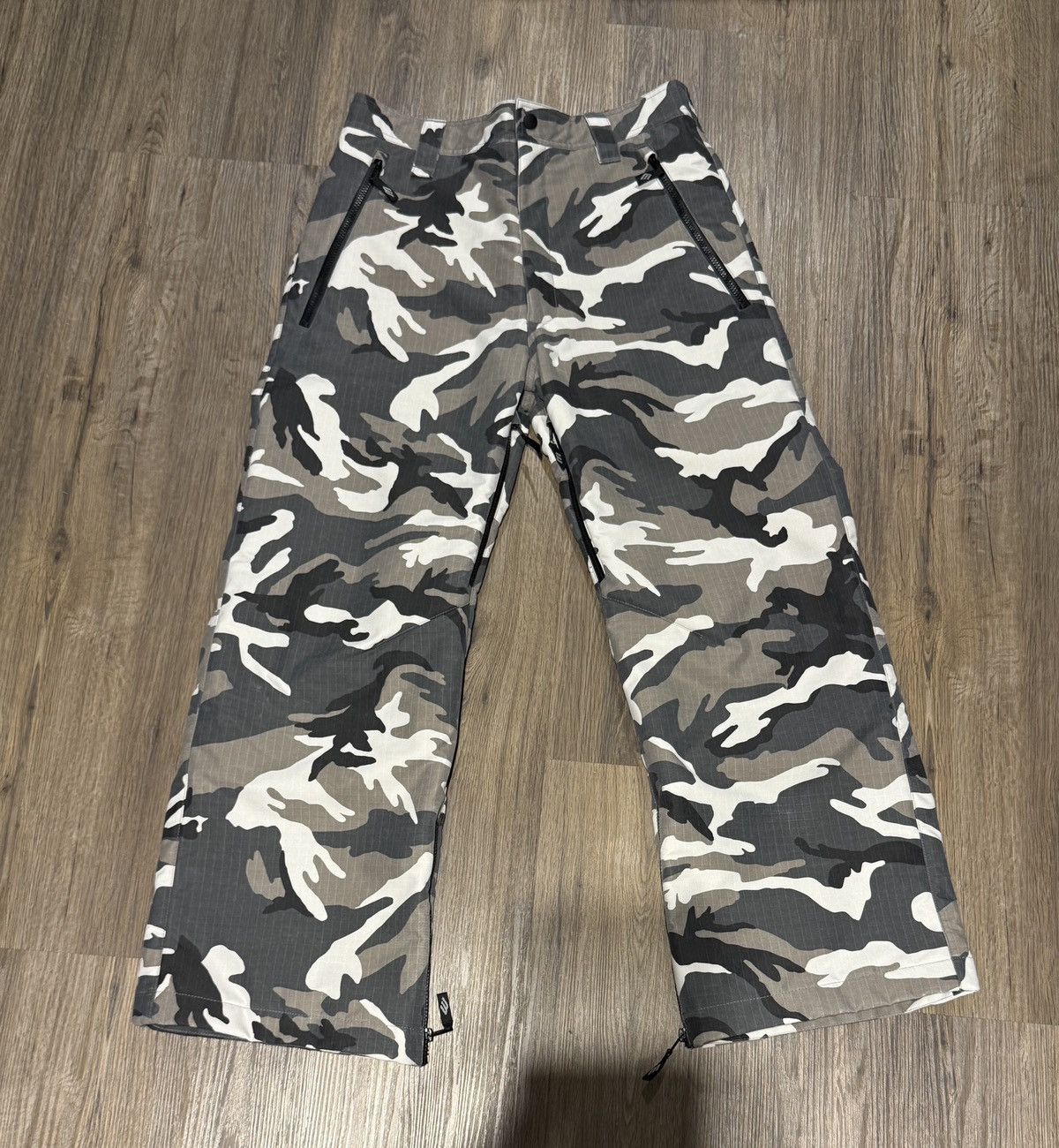 Balenciaga Skiwear Snow Camo Cargo Pants Size US 32 / EU 48 - 4 Thumbnail