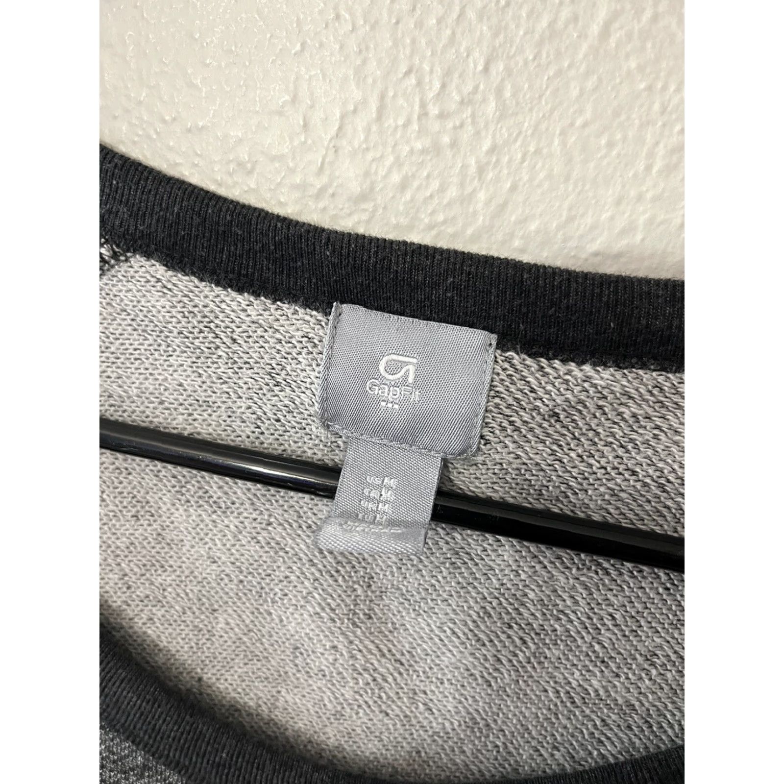 Vintage VINTAGE GapFit Womens Top Long Sleeve Crew Neck Pullover Size Medium Gray Activewear / Casual Size M / US 6-8 / IT 42-44 - 3 Thumbnail