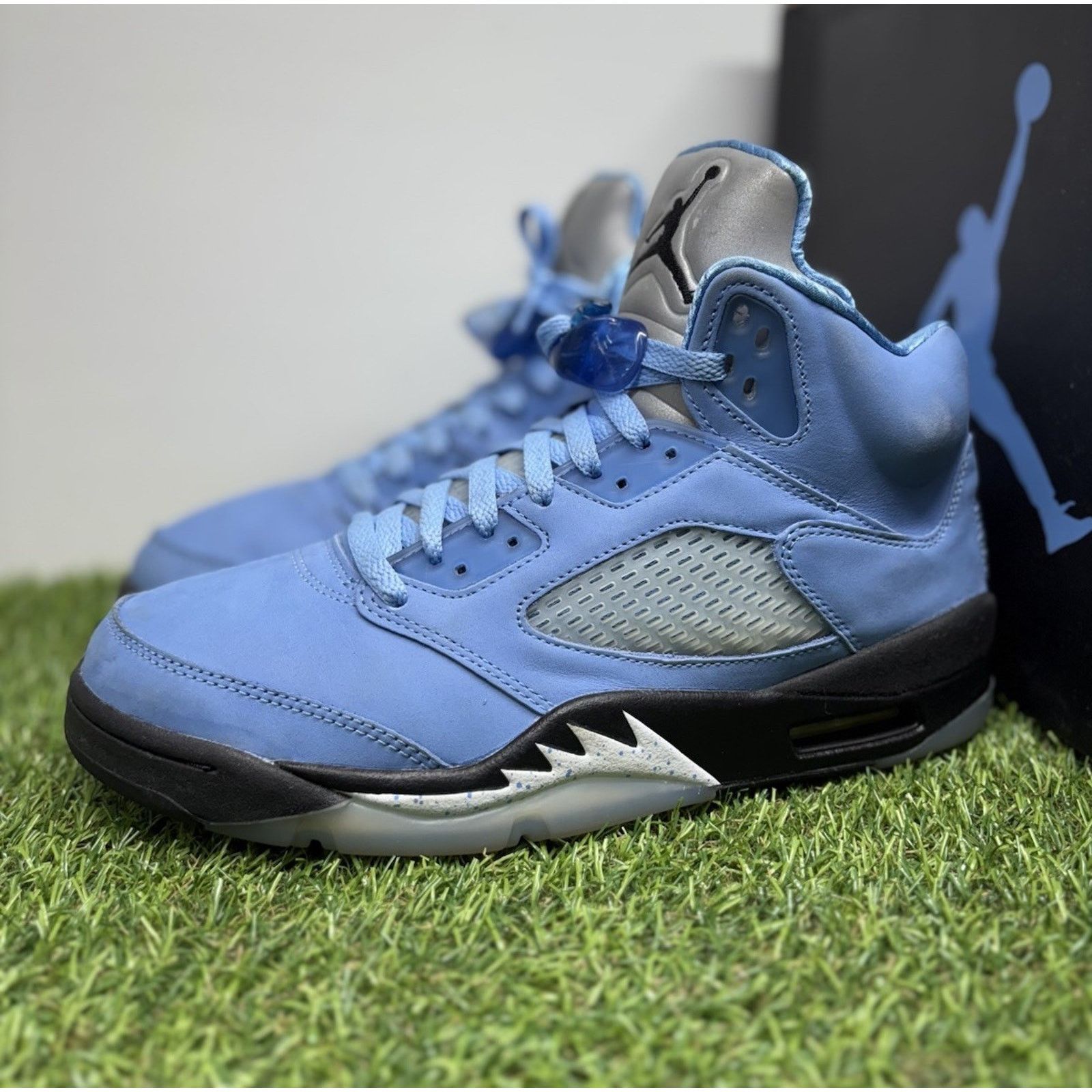 Jordan Brand Air Jordan 5 Retro SE Mid ' UNC ' | GREAT CONDITION! Size US 9 / EU 42 - 1 Thumbnail