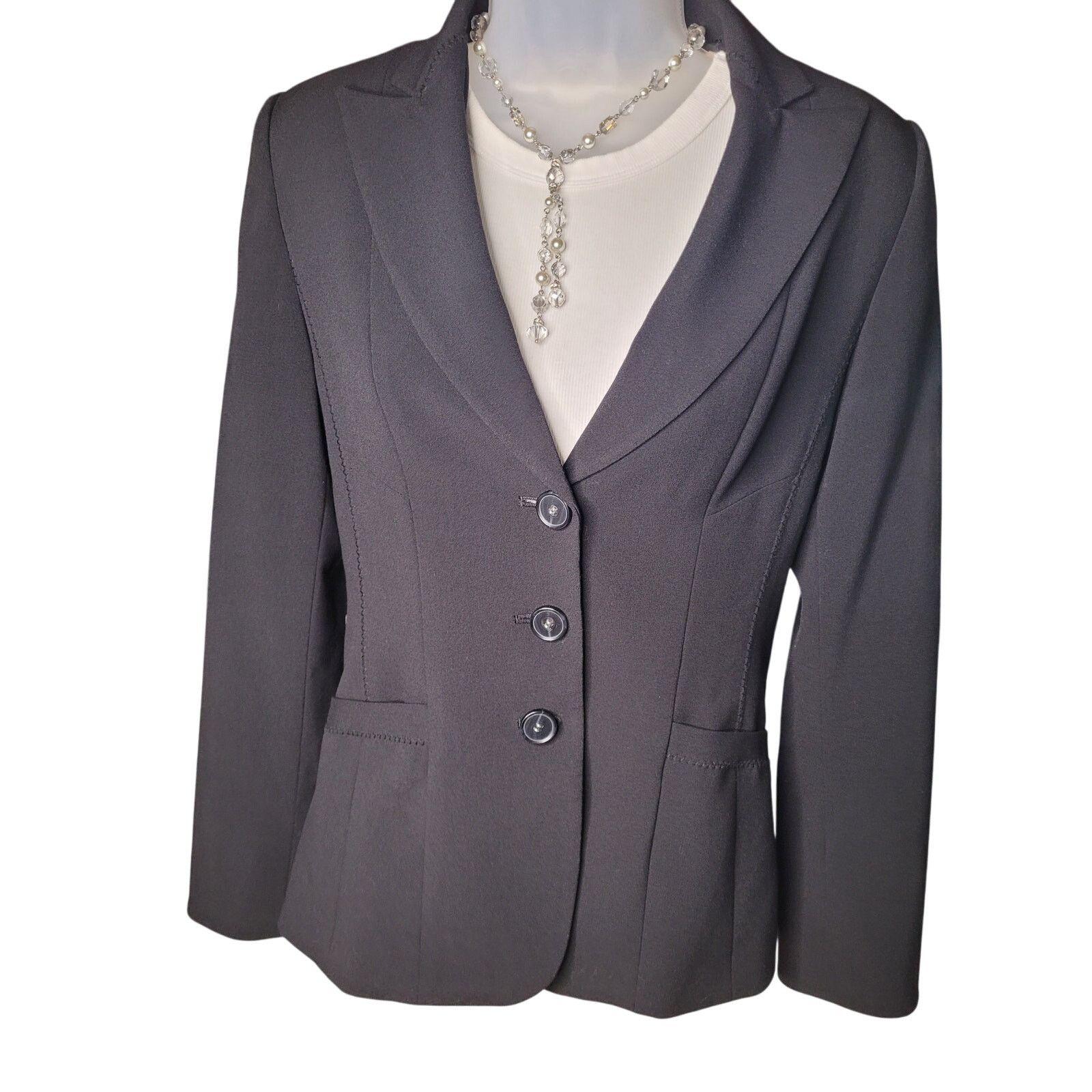 Elie Tahari Tahari Black Fitted Blazer 3 Button Lined Sz 6 Size M / US 6-8 / IT 42-44 - 1 Thumbnail