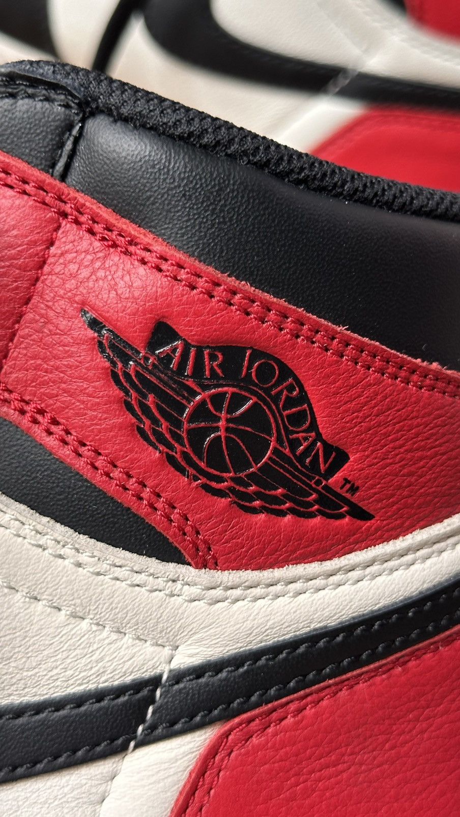 Jordan Brand × Nike Jordan 1 Retro High OG Bred Toe 2018 Size US 9 / EU 42 - 9 Thumbnail