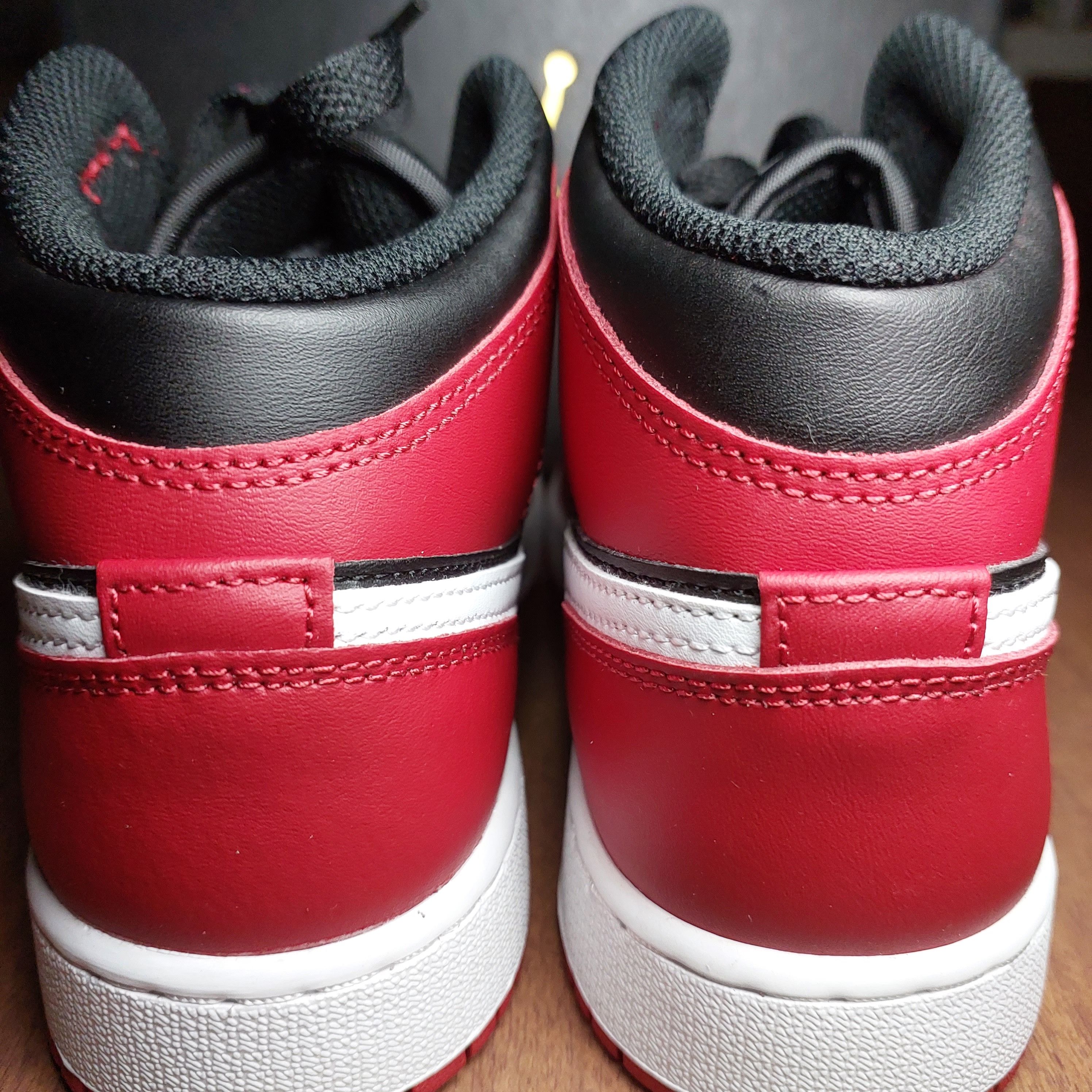 Jordan Brand Air Jordan 1 Mid Gym Red 6Y (GS) (Good Condition) Size US 6 / EU 39 - 3 Thumbnail