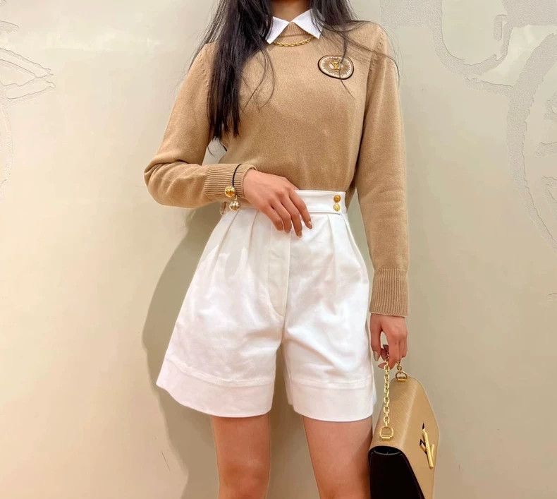 Louis Vuitton Louis Vuitton White denim shorts with gold buttons shorts 2 Size US 34 / EU 50 - 9 Thumbnail