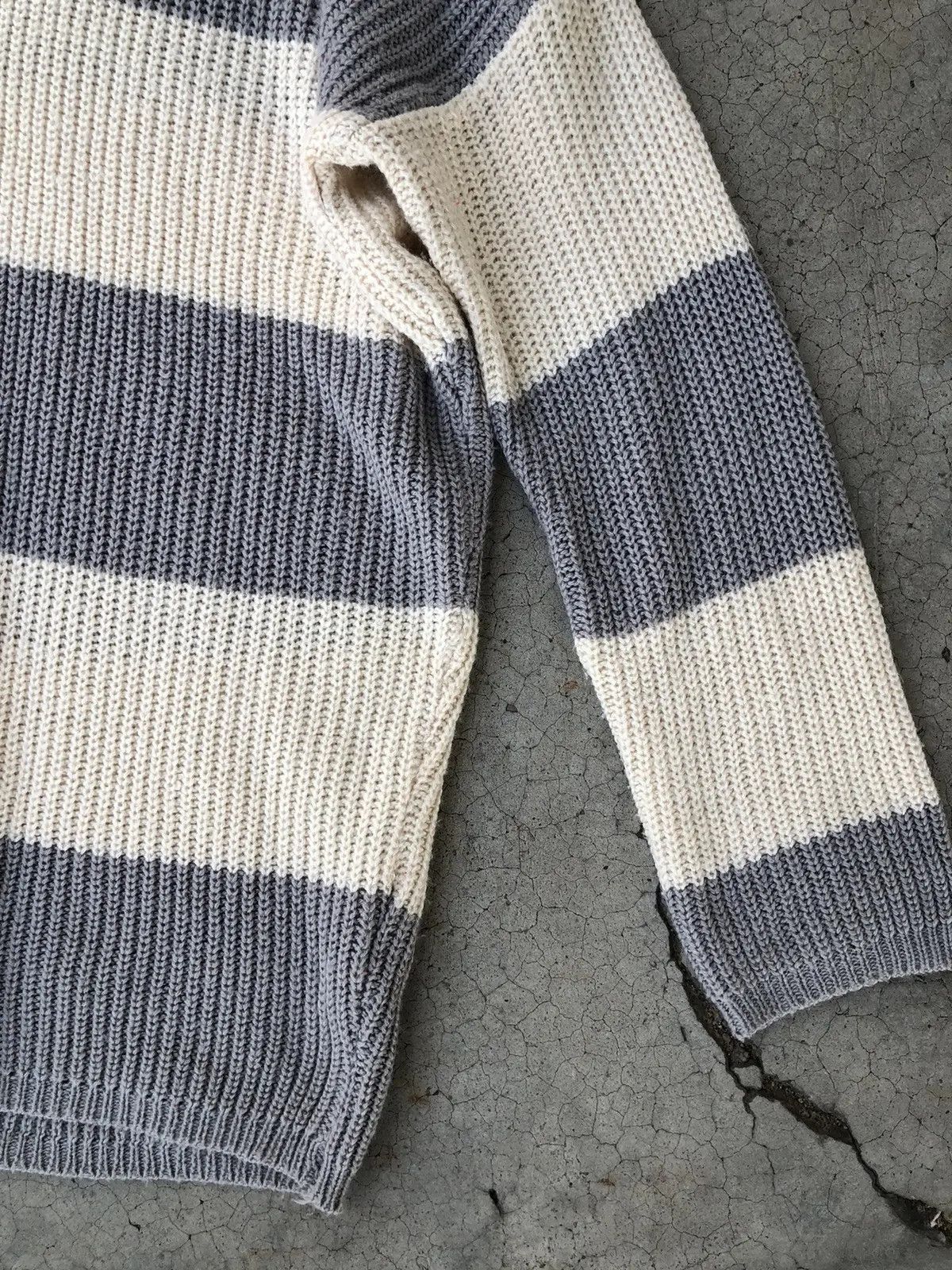 20471120 × Aran Isles Knitwear × Homespun Knitwear CableKnit V Neck Stripe Jumper Pullover Size US XL / EU 56 / 4 - 4 Thumbnail