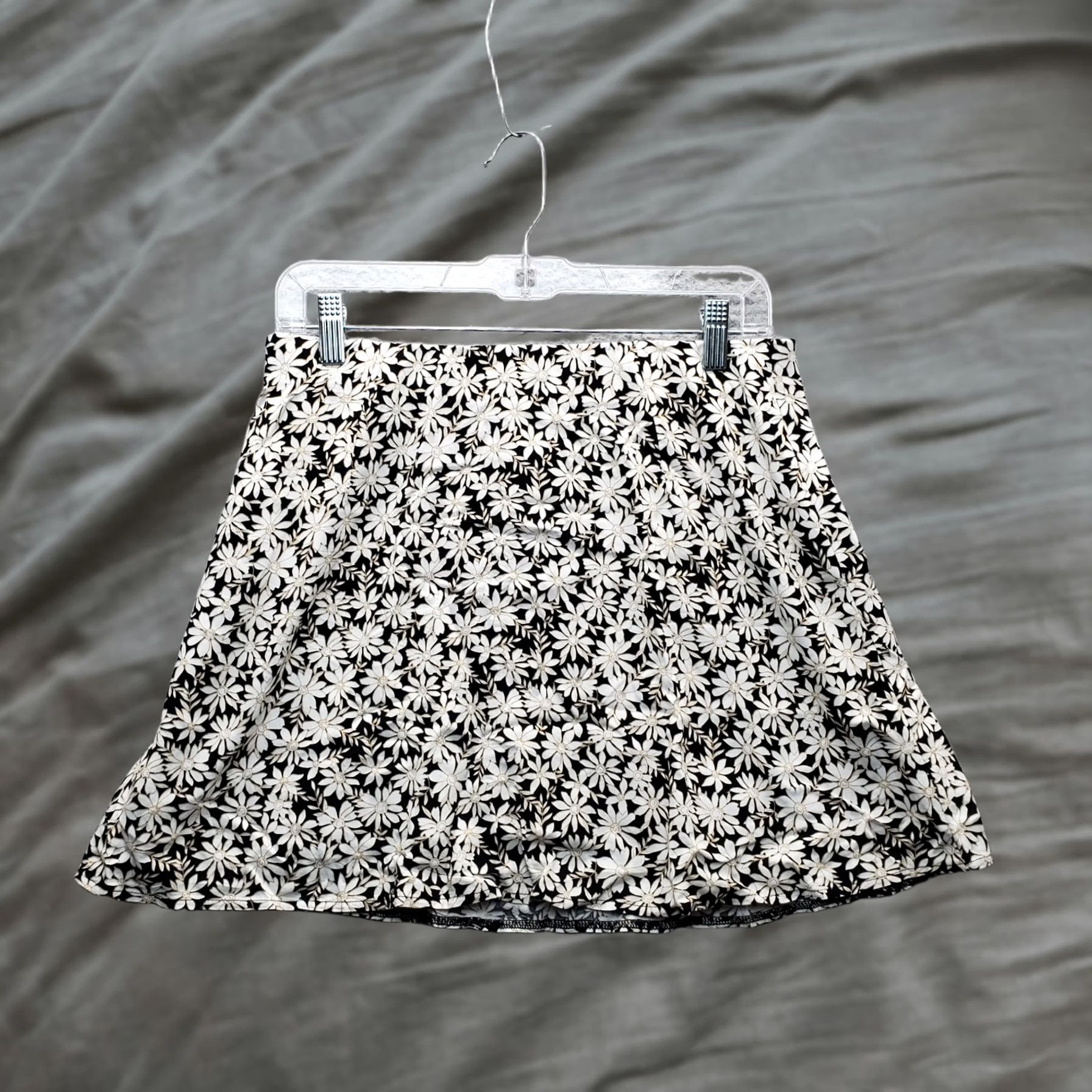 American Eagle Outfitters American Eagle Outfitters A-Line Skirt Womens Size M Multicolor Floral Daisy Side Zip - NWT Shirts? Size 32" / US 10 / IT 46 - 1 Thumbnail