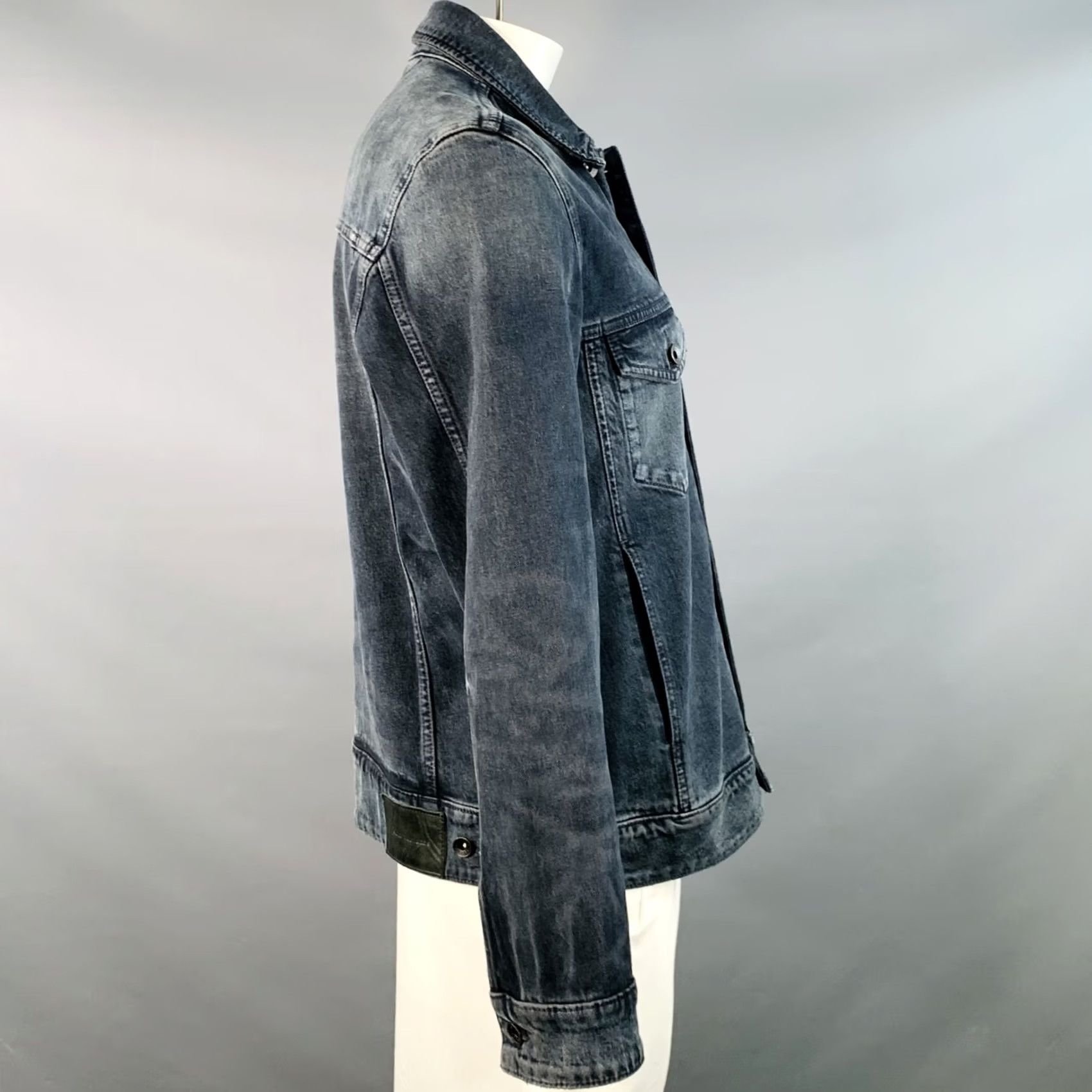 John Varvatos JOHN VARVATOS Jacket XL Blue Grey Cotton Blend Denim Twill Patch Pockets Trucker Men's Jacket XL Blue Grey Twill Patch Pockets Jacket Size US XL / EU 56 / 4 - 2 Thumbnail