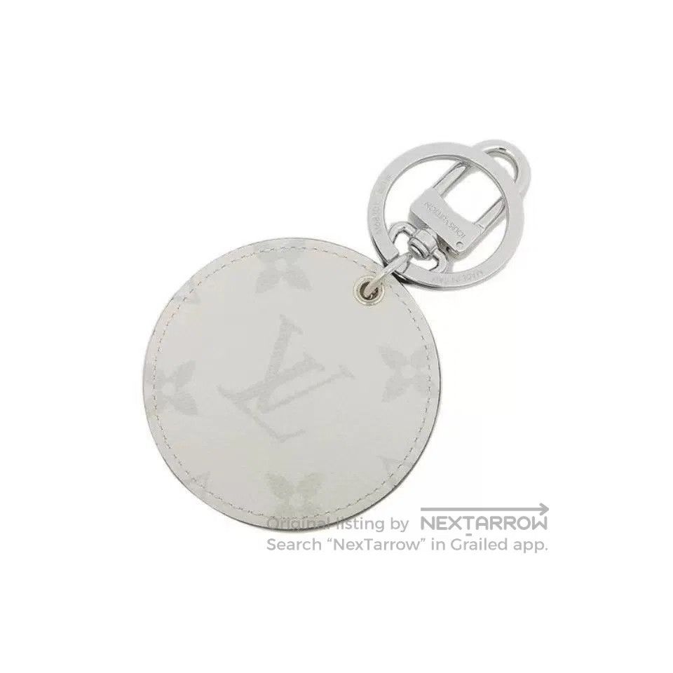 Louis Vuitton Louis Vuitton White Monogram Globe Keychain. Size ONE SIZE - 4 Thumbnail