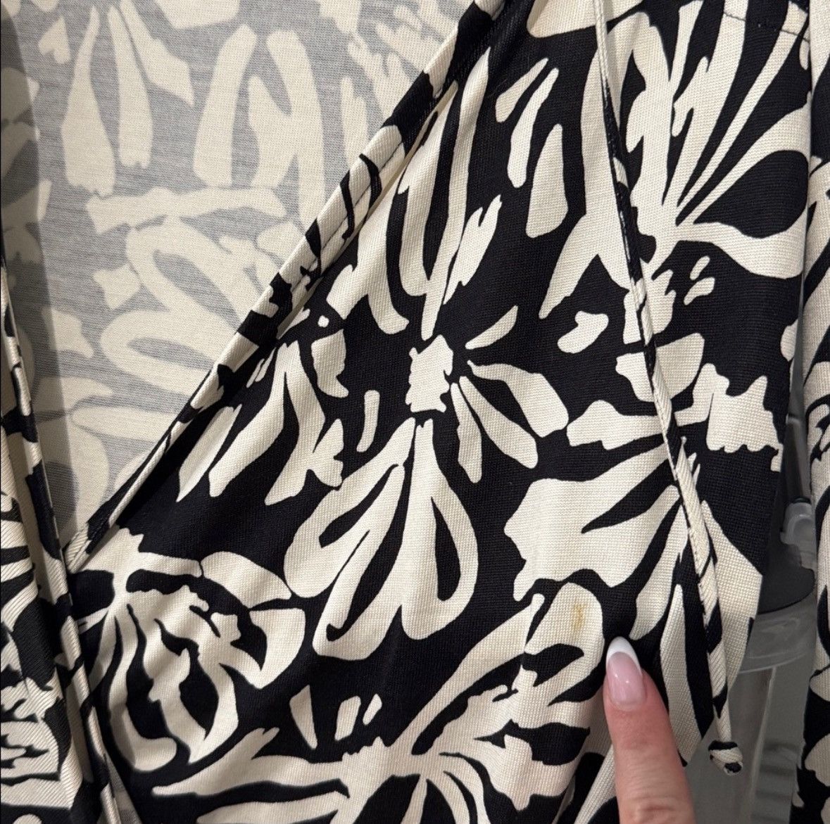 Diane von Furstenberg DIANE Von Furstenberg Julian Silk Wrap Dress/Size 4 Size S / US 4 / IT 40 - 4 Thumbnail
