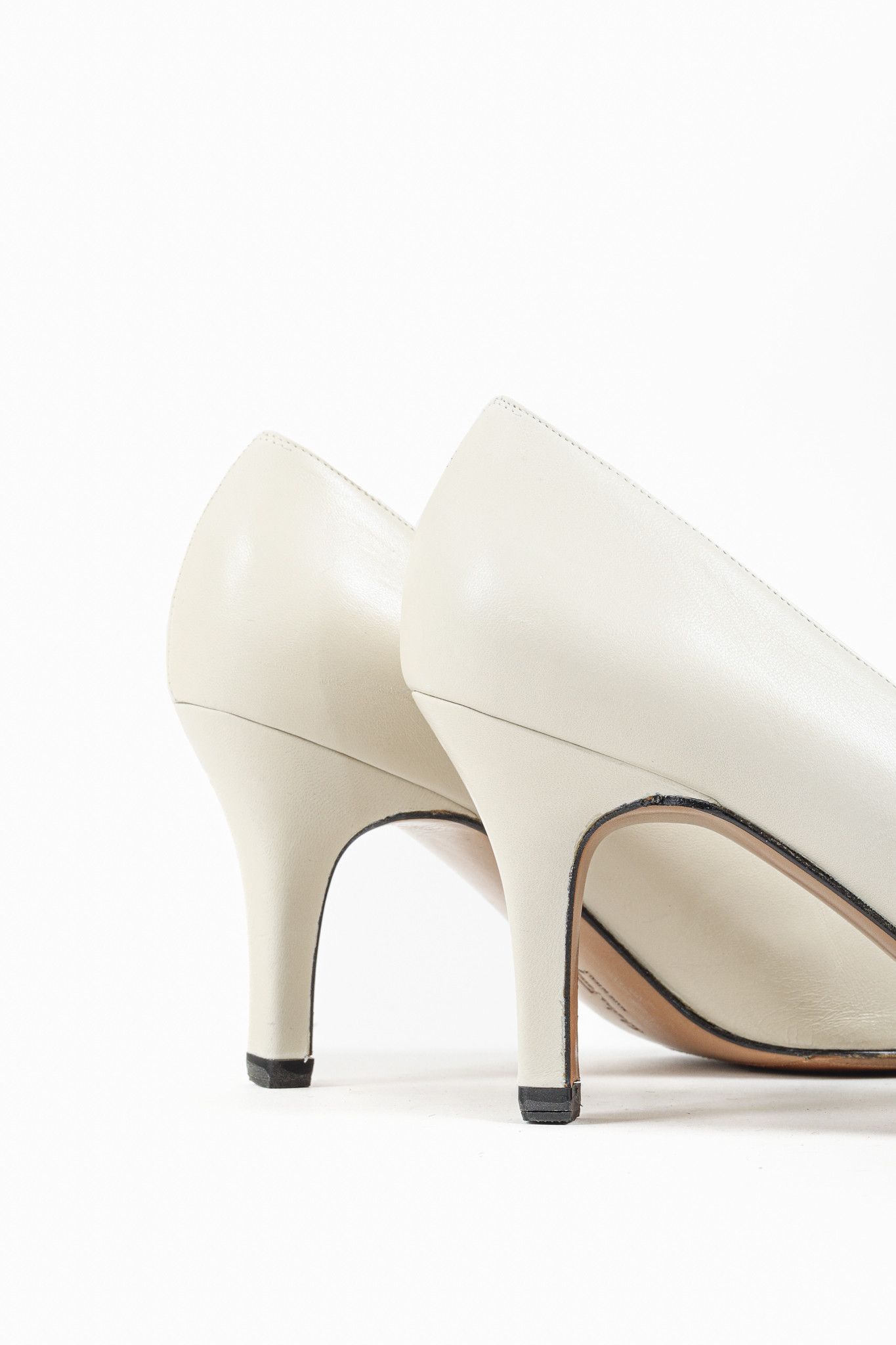 Salvatore Ferragamo Salvatore Ferragamo Classic Two-Tone Black Beige Pump Size US 10 / IT 40 - 8 Thumbnail