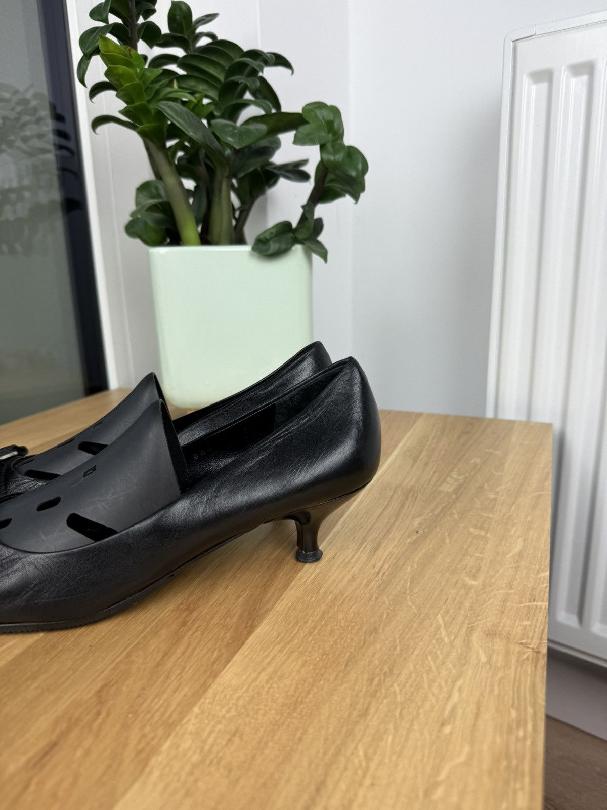 Salvatore Ferragamo Salvatore Ferragamo women heel shoes flats mules Size US 10 / IT 40 - 7 Thumbnail