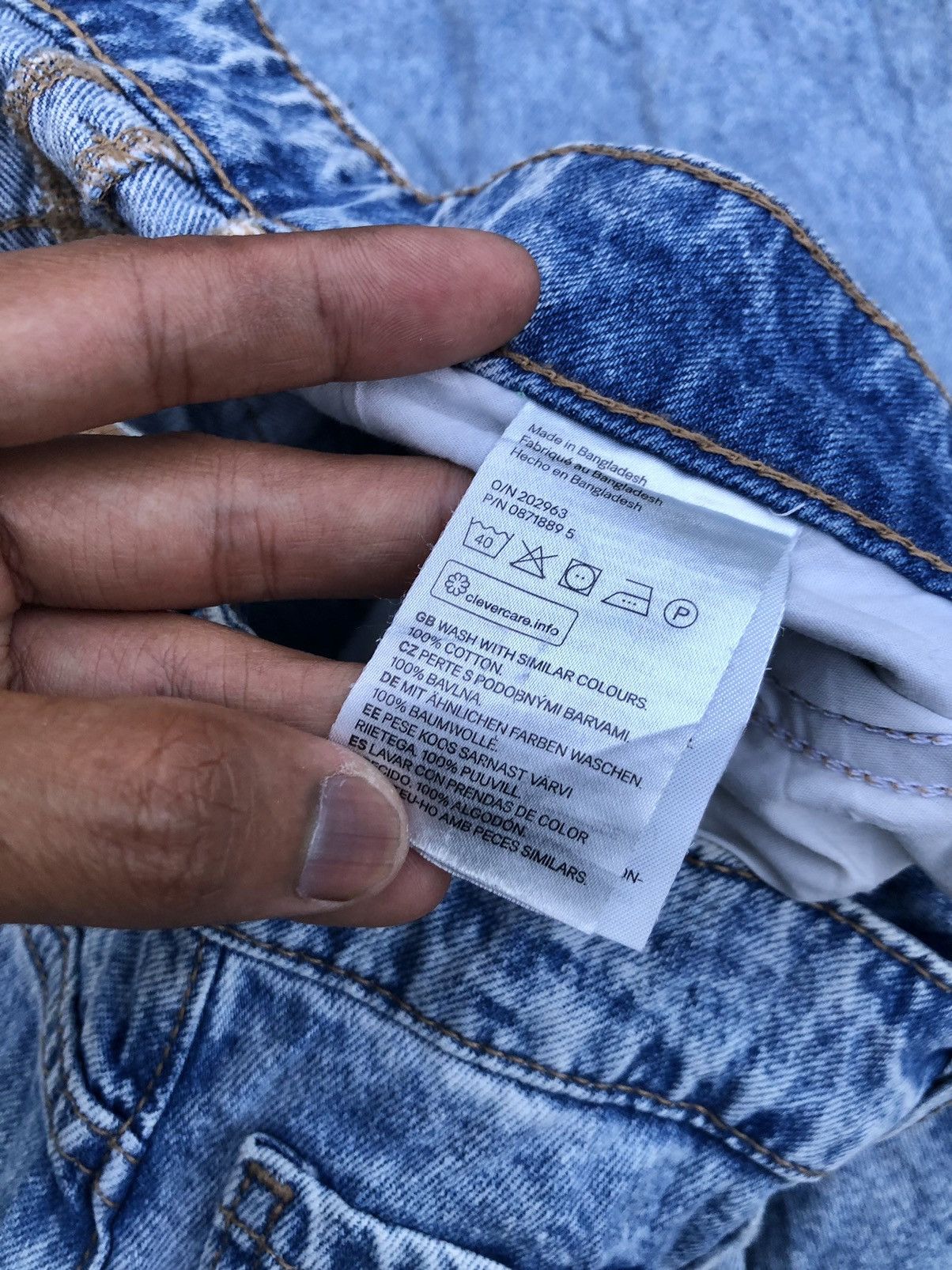 Divided BAGGY DIVIDED BY H&M DISTRESSED DENIM Size US 29 - 6 Thumbnail