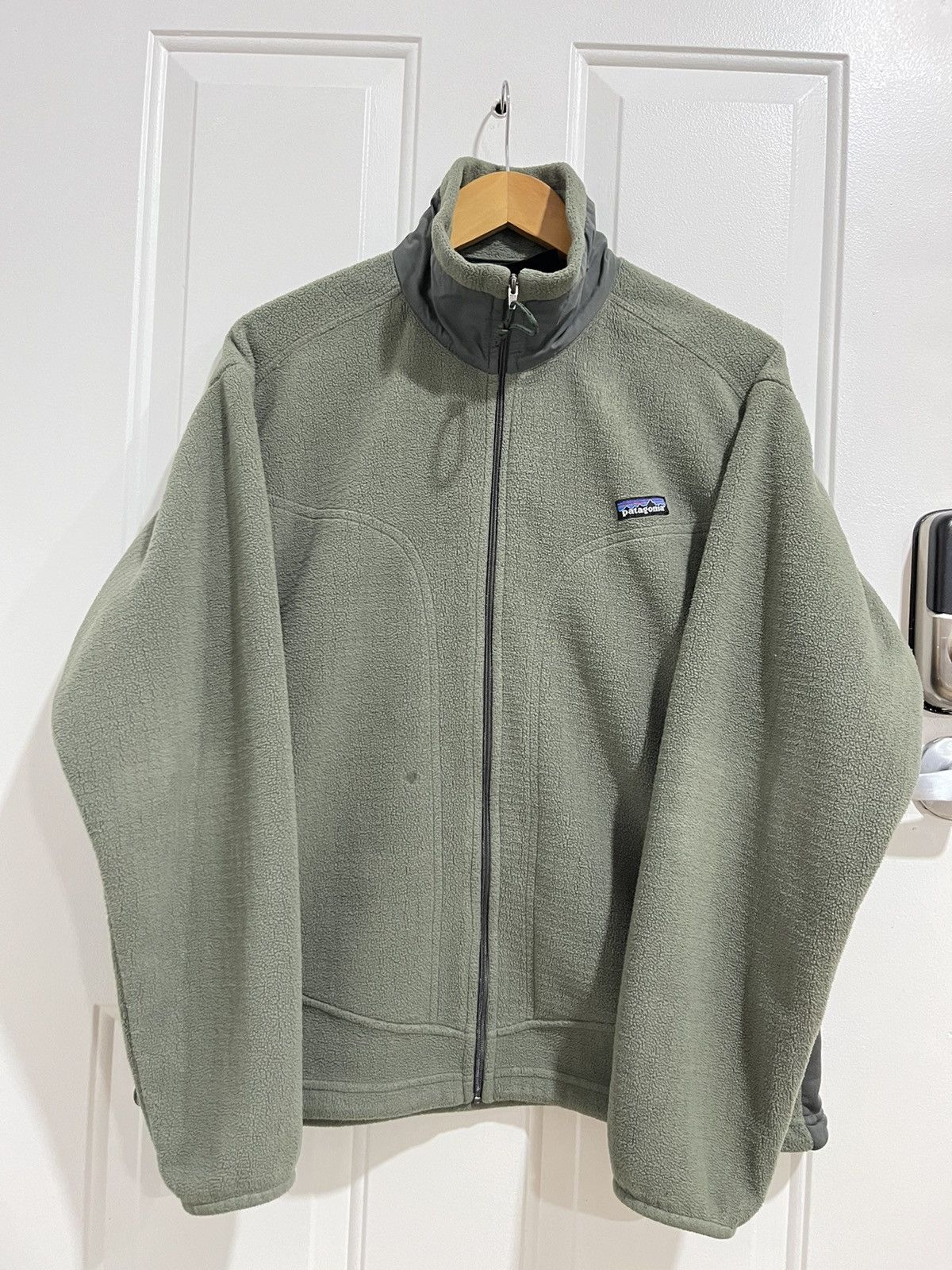image of Patagonia Polartec R Regulator Pile Fleece Jacket Full Zip M in Green, Men's (Size Medium)