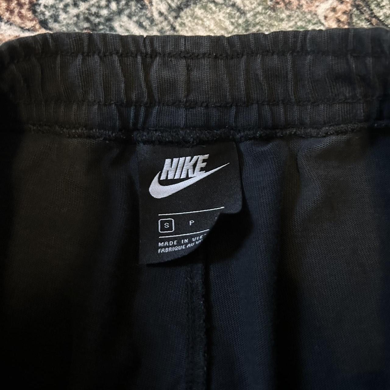 Nike Nike Black Shorts Size S Size 30" / US 8 / IT 44 - 2 Thumbnail