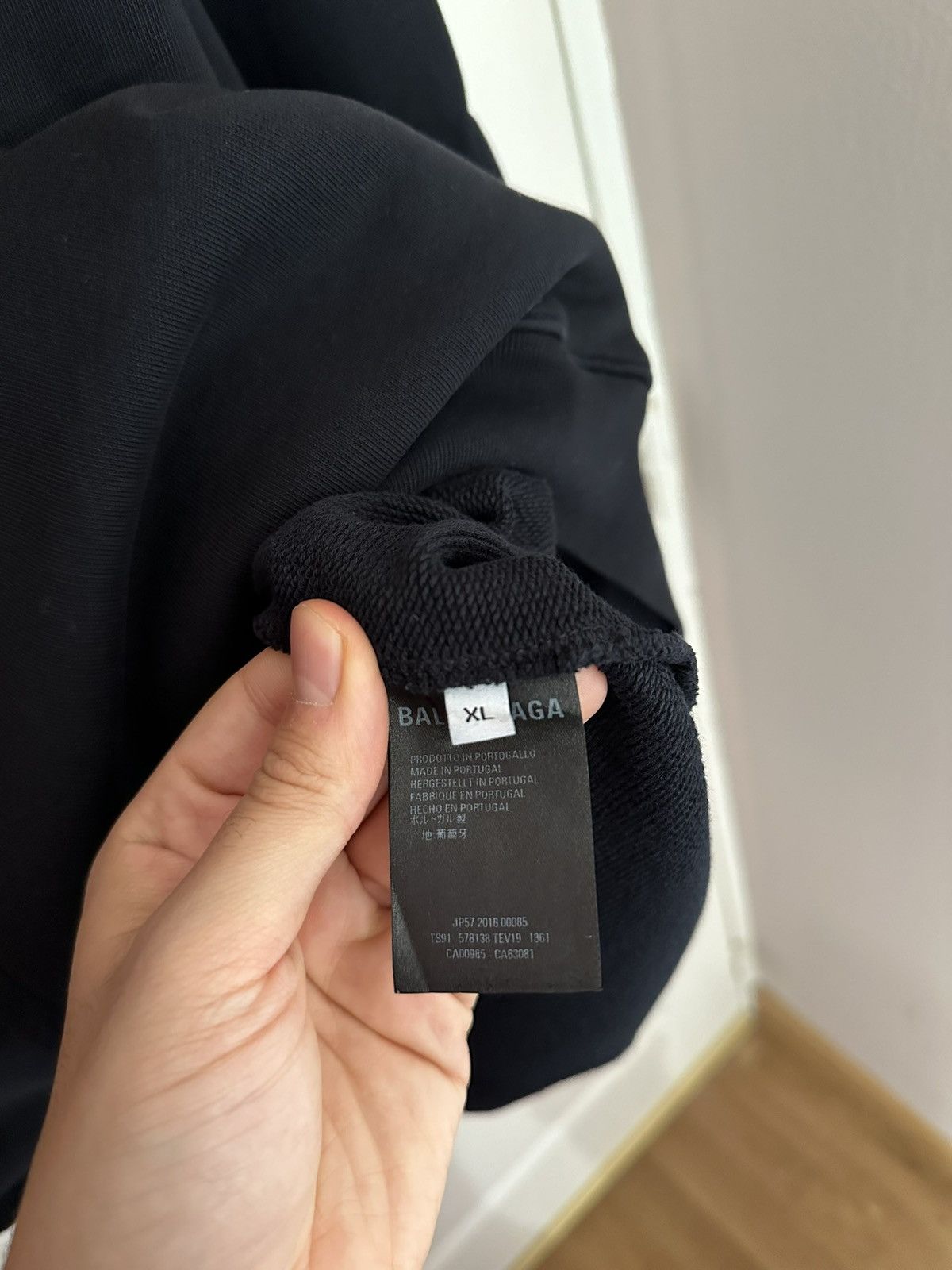Balenciaga Balenciaga Oversized Interlocked BB Hoodie Black/Yellow Size US XL / EU 56 / 4 - 4 Thumbnail