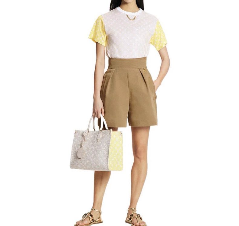 Louis Vuitton Louis Vuitton Color-block presbyopic chain full print T-sh Size S / US 4 / IT 40 - 1 Thumbnail