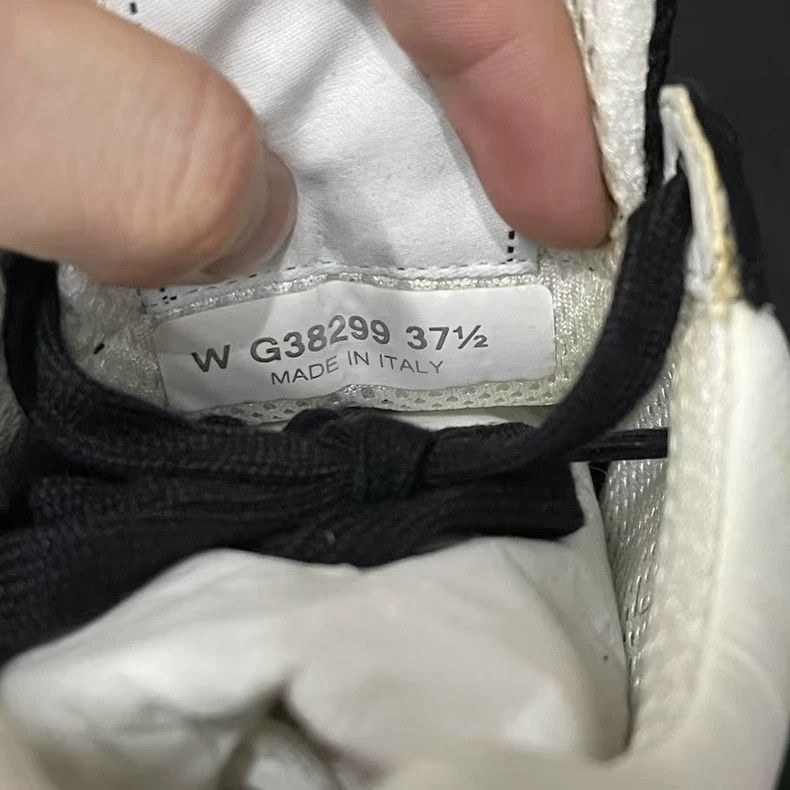 Chanel Chanel Black and White Sneakers Size US 7 / EU 40 - 8 Thumbnail