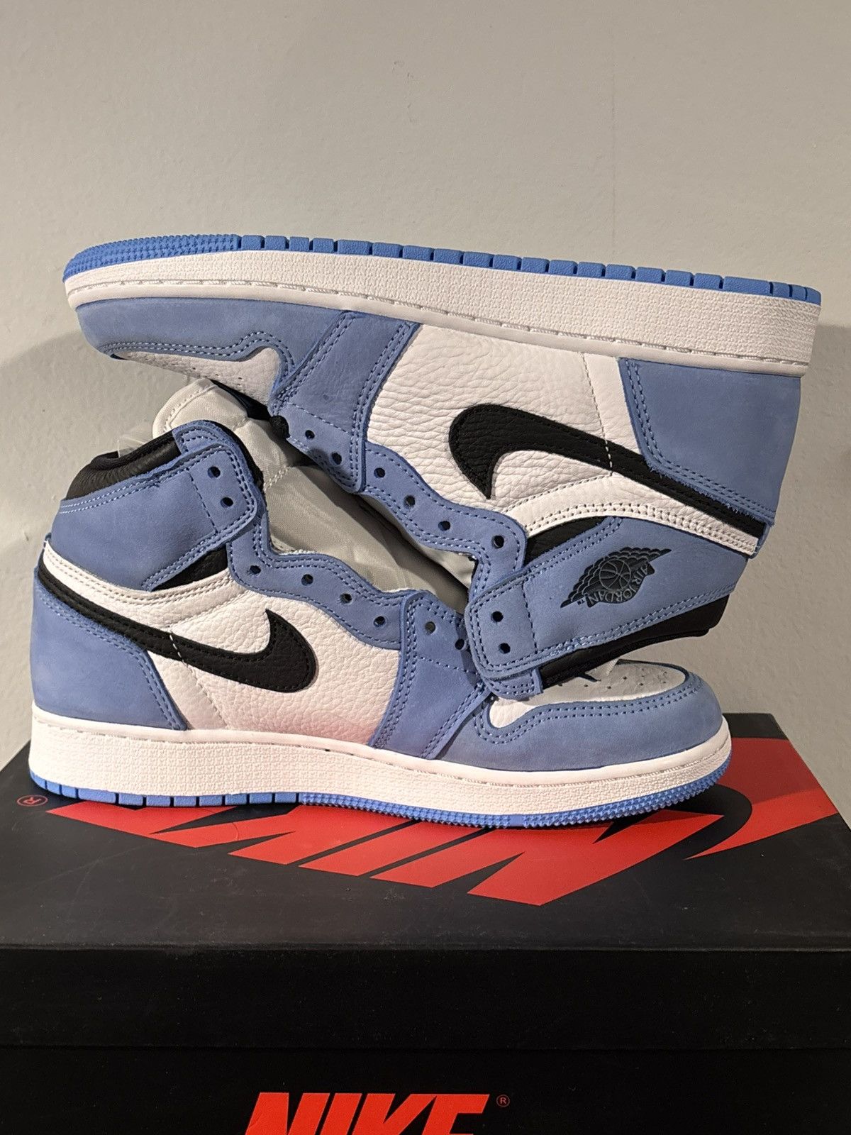 Jordan Brand Air Jordan 1 High OG (575441-134) University Blue Sz 6Y Size US 6 / EU 39 - 2 Thumbnail