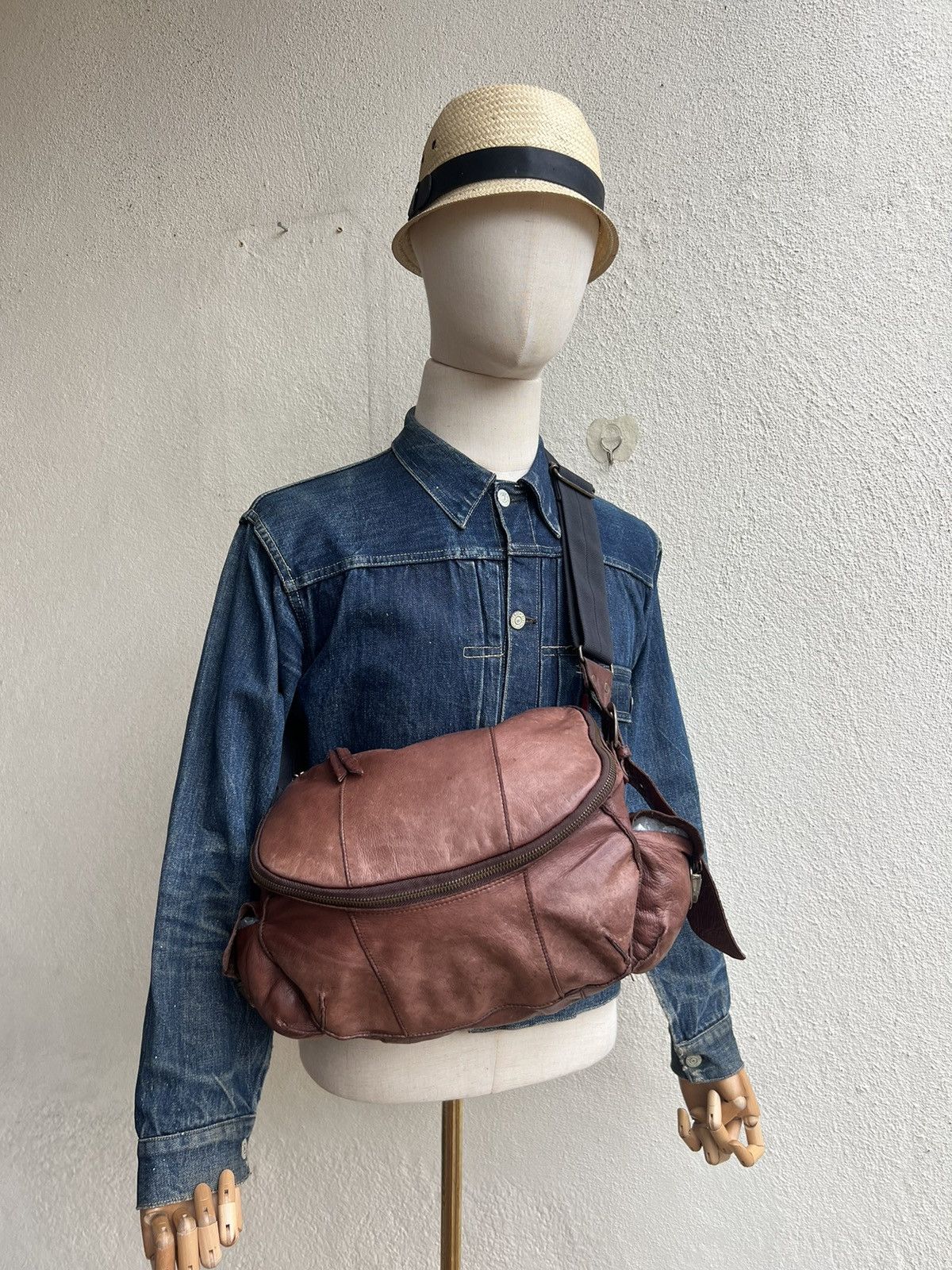 Leather Vintage Papillonner Japan Fade Patina Leather Messenger Bag Size ONE SIZE - 2 Thumbnail
