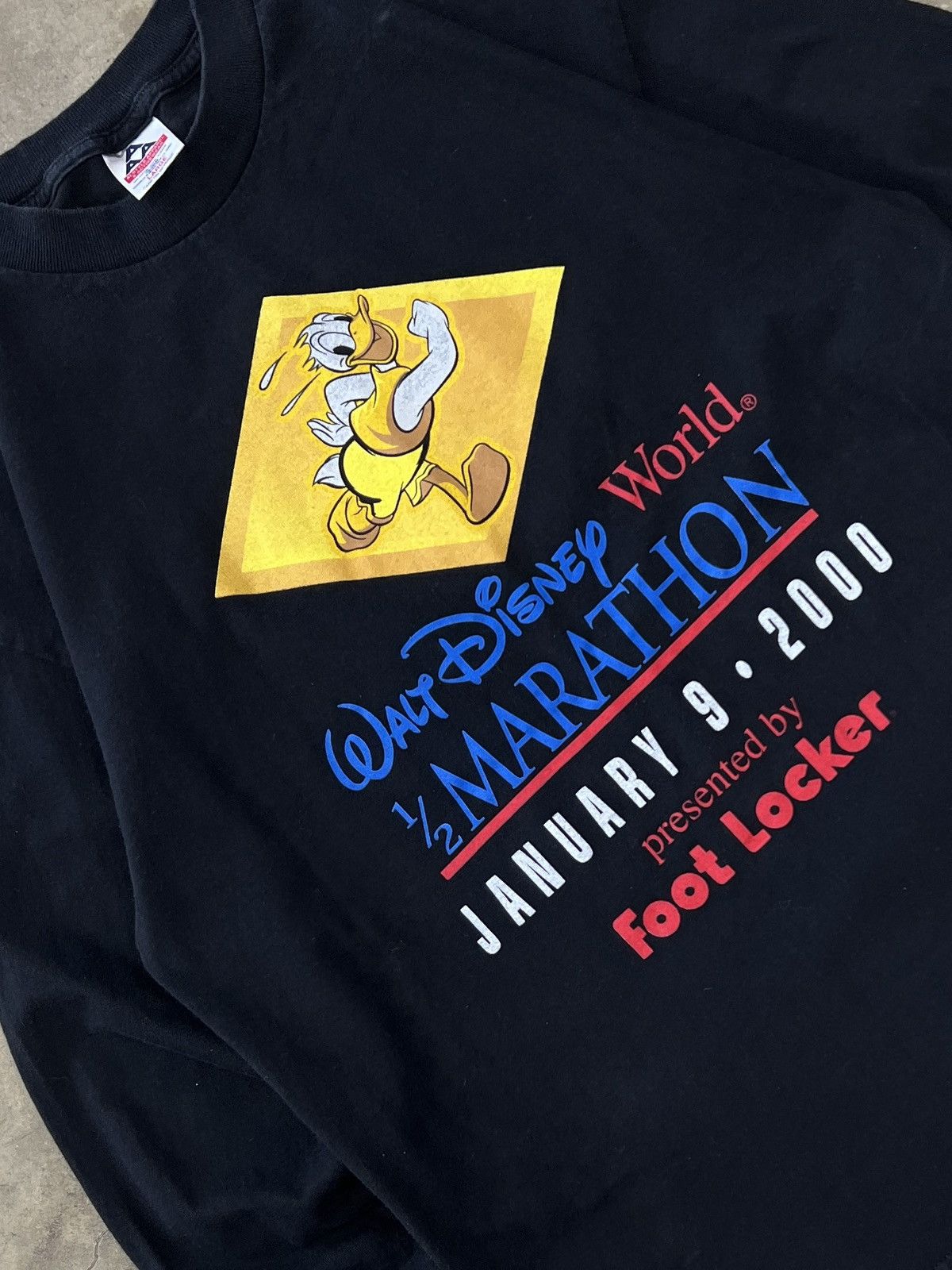Disney Vintage 2000 Disney Marathon Footlocker Donald Duck LS Large Size US L / EU 52-54 / 3 - 1 Thumbnail