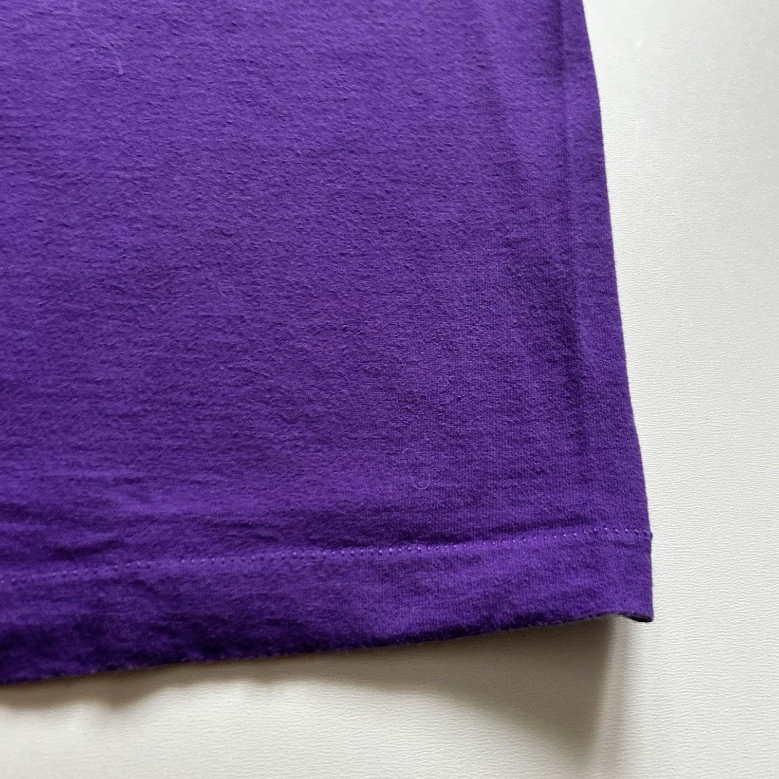 Vintage Vintage 90s Faded Purple Blank Pocket T Shirt Medium Rare Size US M / EU 48-50 / 2 - 5 Thumbnail