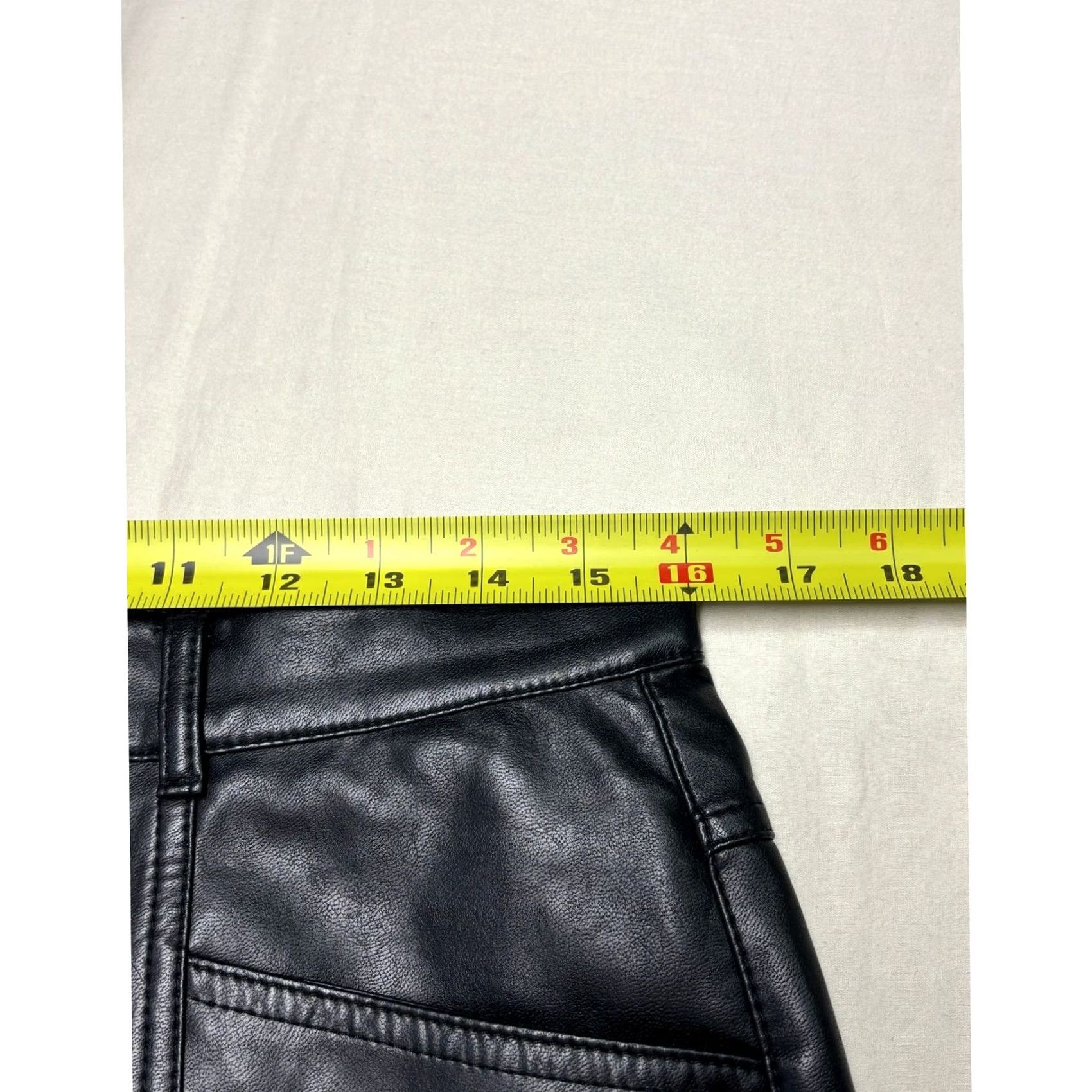 Vintage Wilfred Aritzia Black Faux Leather Straight Leg Pants Womens 12 W31 L29 Size 34" / US 12 / IT 48 - 6 Thumbnail