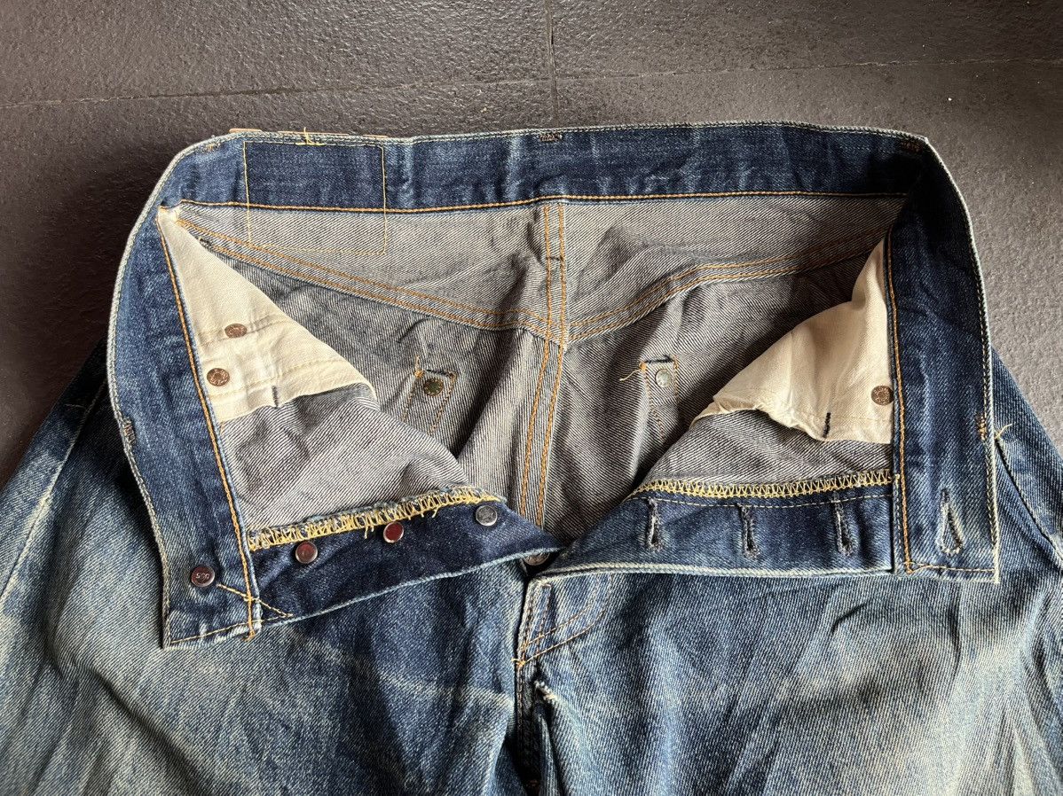 Levi's Vtg Big E 501 Levi’s Selvedge V-Stitch Distressed Late 90’s Size US 28 / EU 44 - 14 Thumbnail