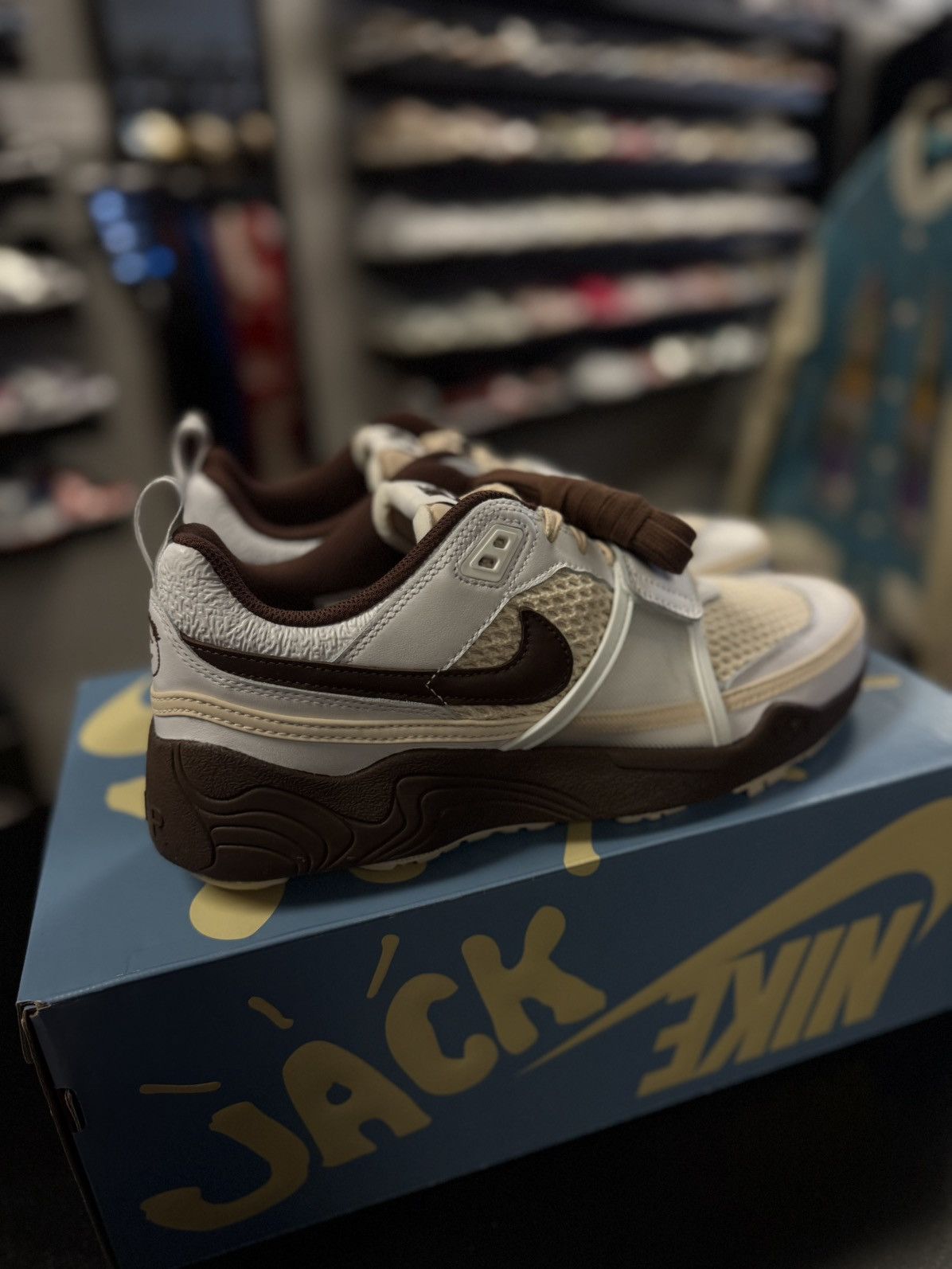 Nike × Travis Scott Travis Scott Nike Zoom Field Jaxx Size 10.5 (NEW) Size US 10.5 / EU 43-44 - 3 Thumbnail
