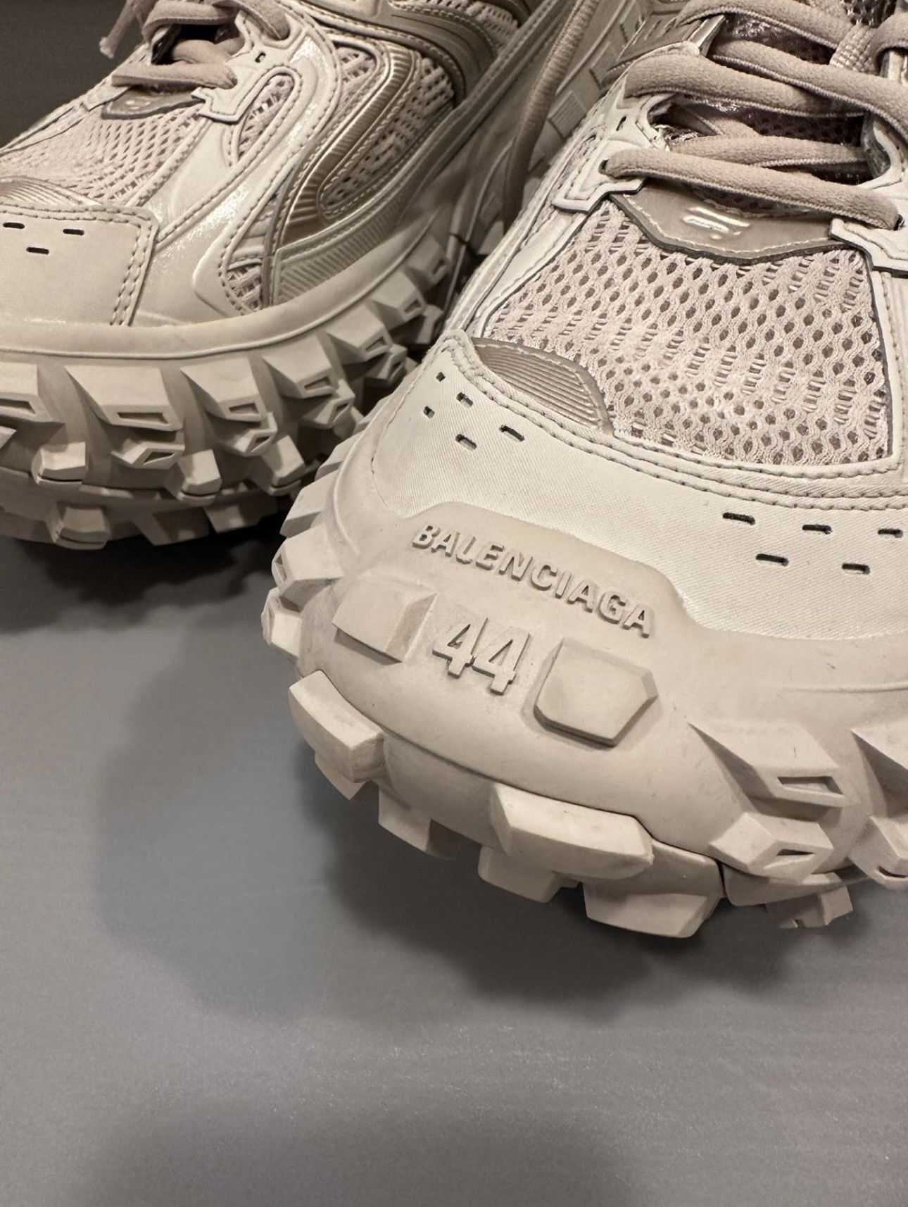 Balenciaga Balenciaga Beeige Defender Sneaker DSWT Sz.44 Size US 11 / EU 44 - 3 Thumbnail