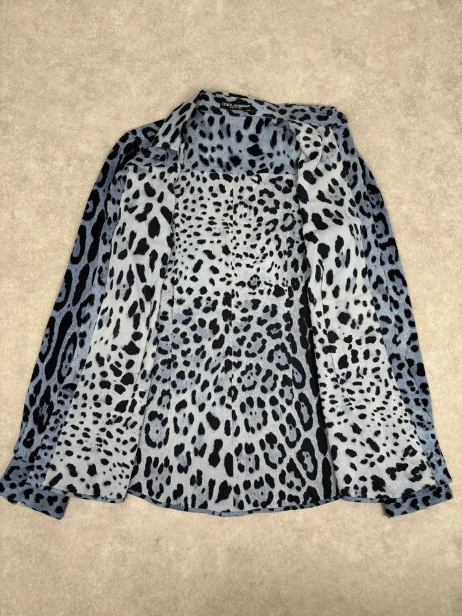 Dolce & Gabbana 2010s Dolce & Gabbana Blue Leopard Print Silk Shirt Size US S / EU 44-46 / 1 - 7 Thumbnail