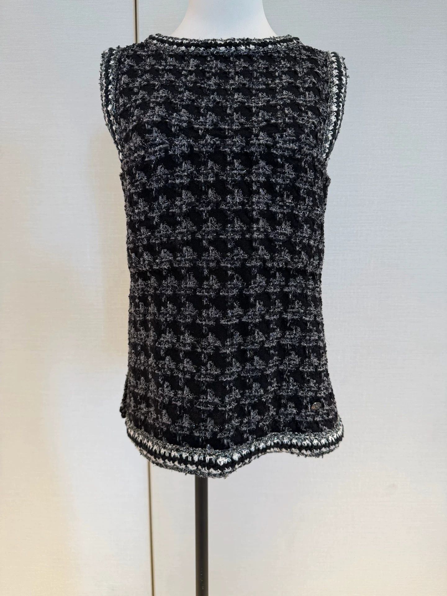 Chanel Chanel Tweed Houndstooth Wool Vest Size US S / EU 44-46 / 1 - 1 Thumbnail
