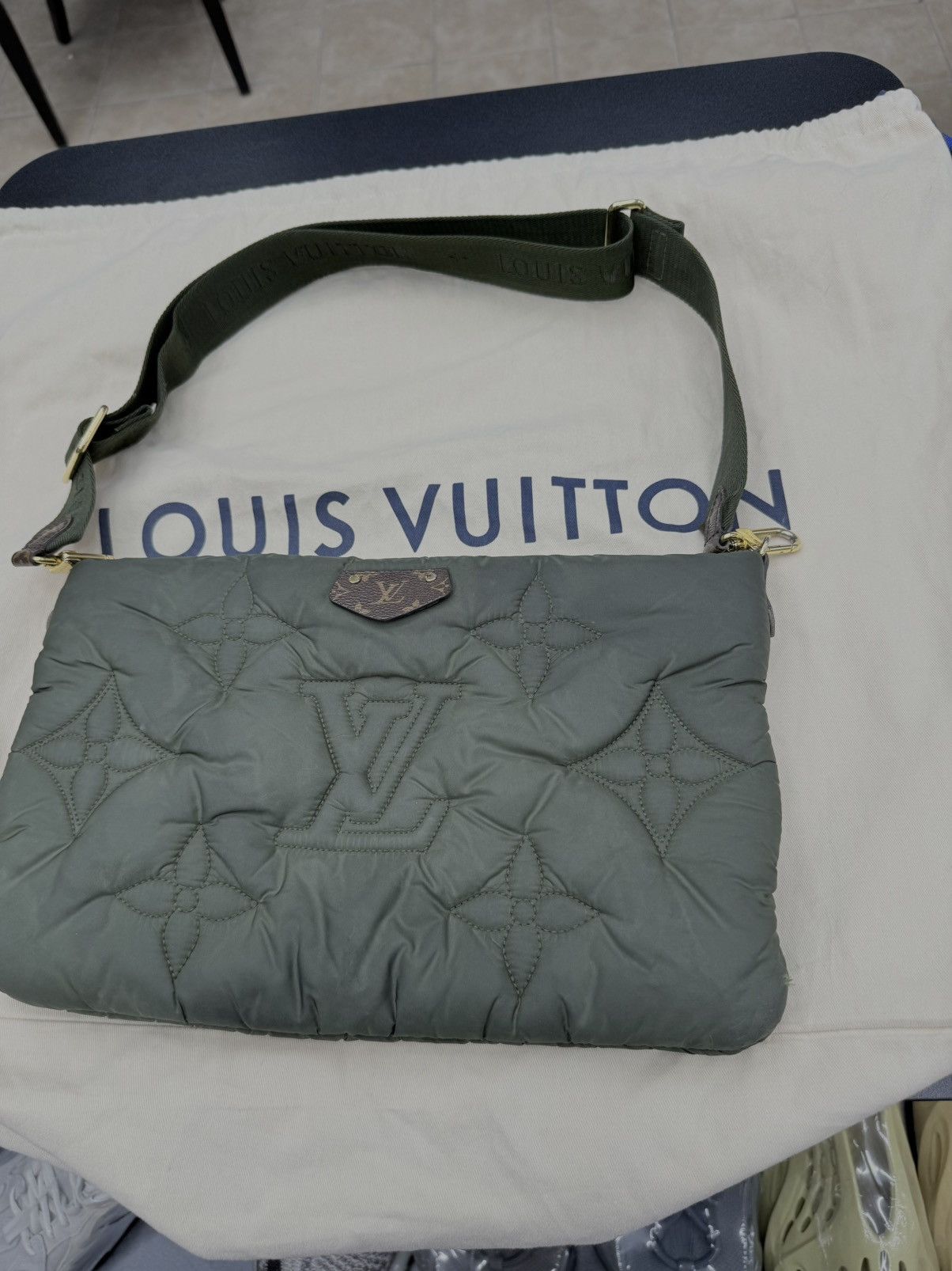 Louis Vuitton Louis Vuitton Maxi Multi Pochette green Bag Size ONE SIZE - 3 Thumbnail