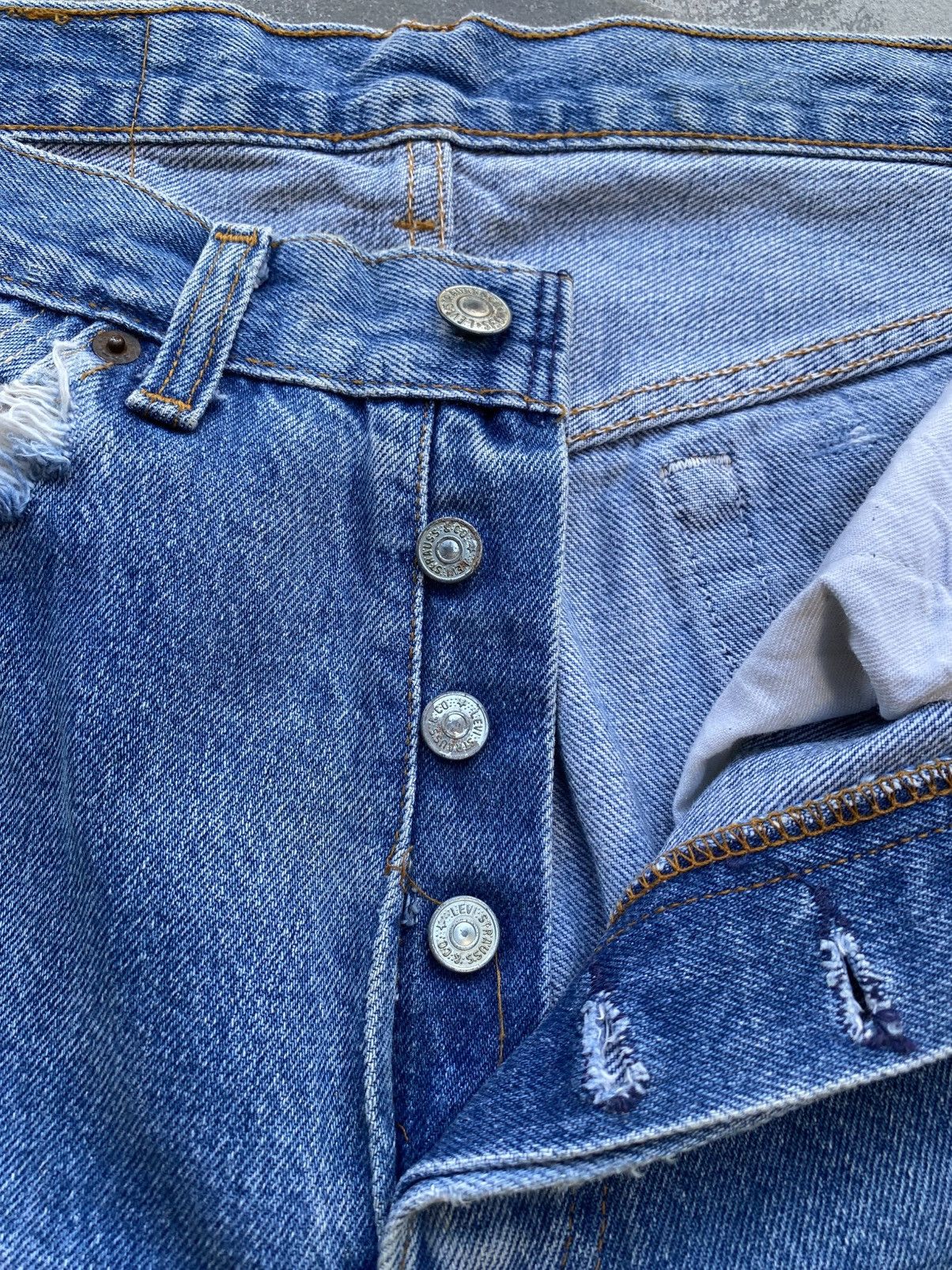 Levi's Vintage Clothing VINTAGE LEVI’S 501 DISTRESSED Size US 31 - 7 Thumbnail