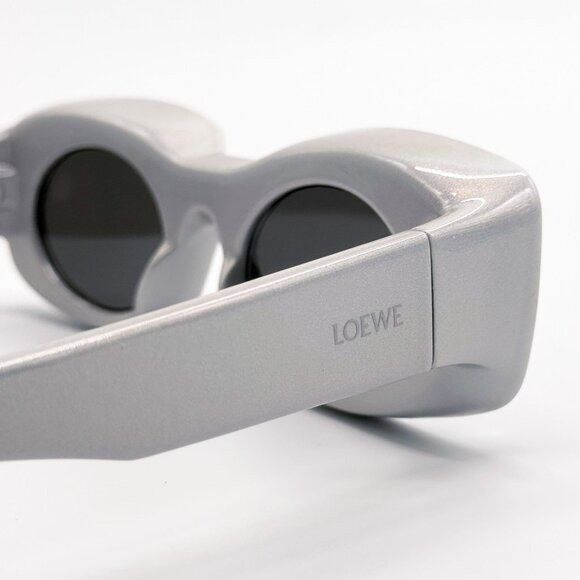 Loewe NEW LOEWE SUNGLASSES LW40033I 24C SILVER UNISEX EYEWEAR Size ONE SIZE - 6 Thumbnail