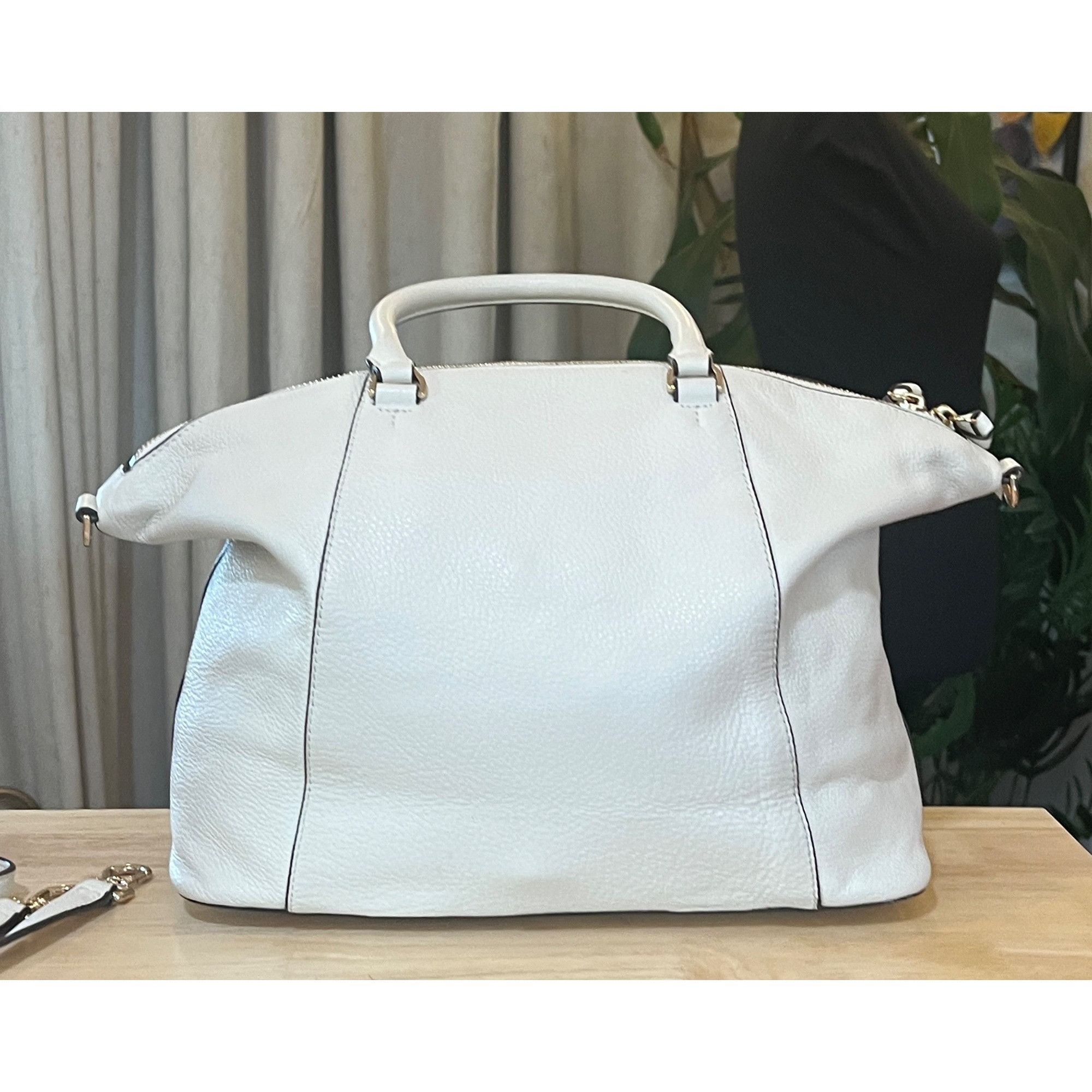 Tory Burch ✺✺ AUTHENTIC TORY BURCH WHITE BOMBE HANDBAG! ✺ Size ONE SIZE - 3 Thumbnail