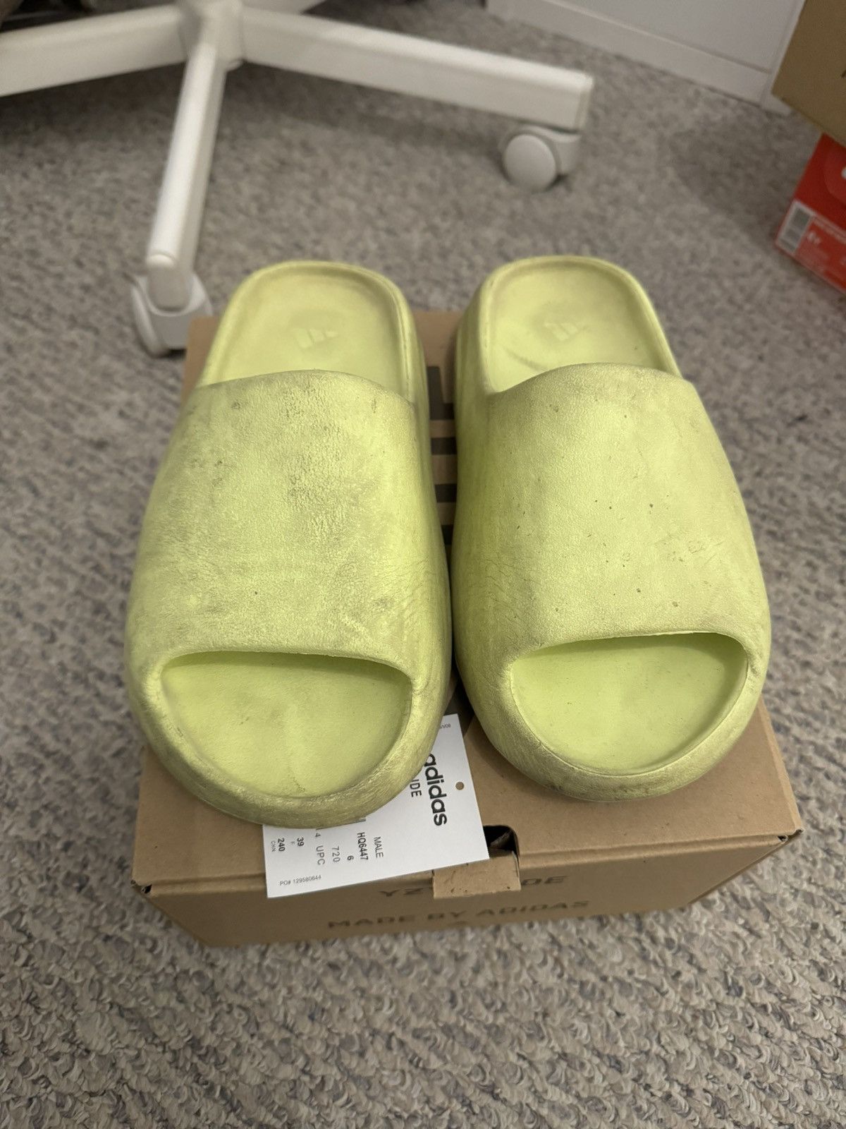 Yeezy Yeezy Slide Green Glow Size US 6 / EU 39 - 2 Thumbnail