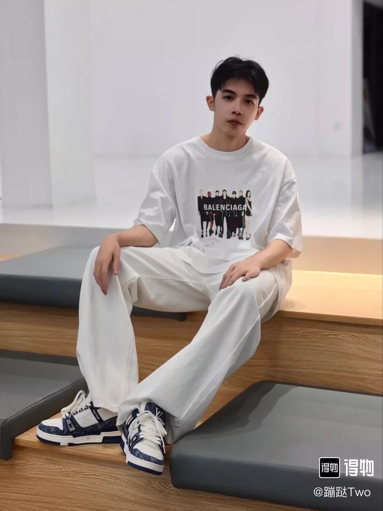 Balenciaga Balenciaga White portrait short sleeve Size US XS / EU 42 / 0 - 5 Thumbnail