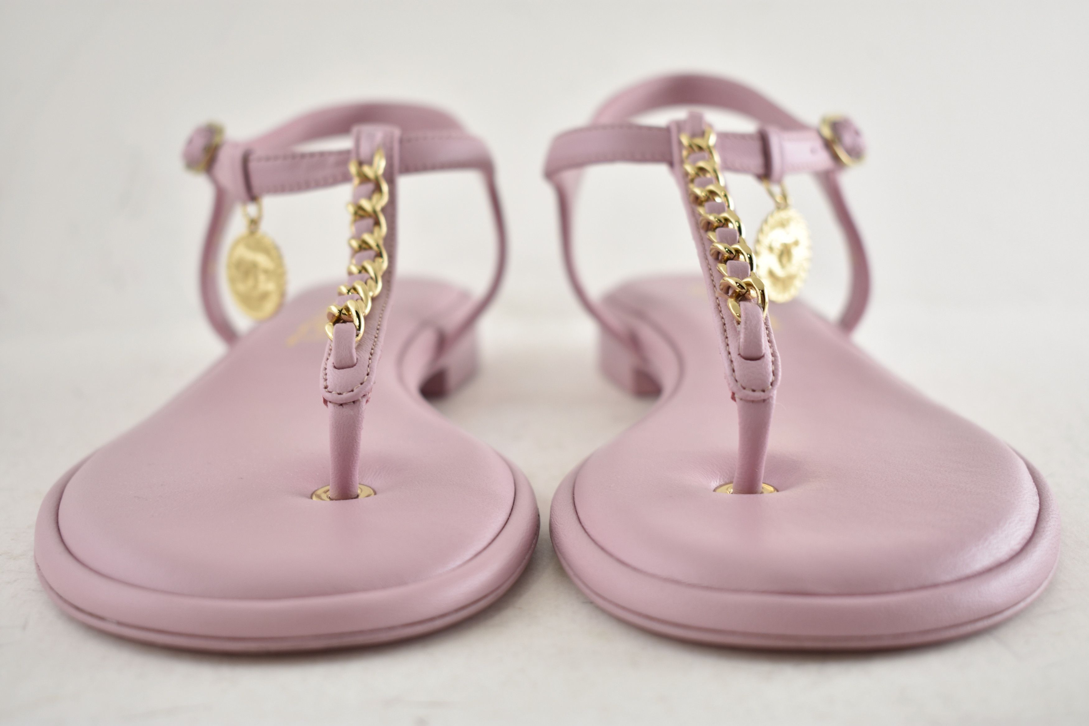 Chanel Chanel 24B Lilac Pink Gold CC Logo Flat Thong Sandal 39.5 Size US 9.5 / IT 39.5 - 10 Thumbnail
