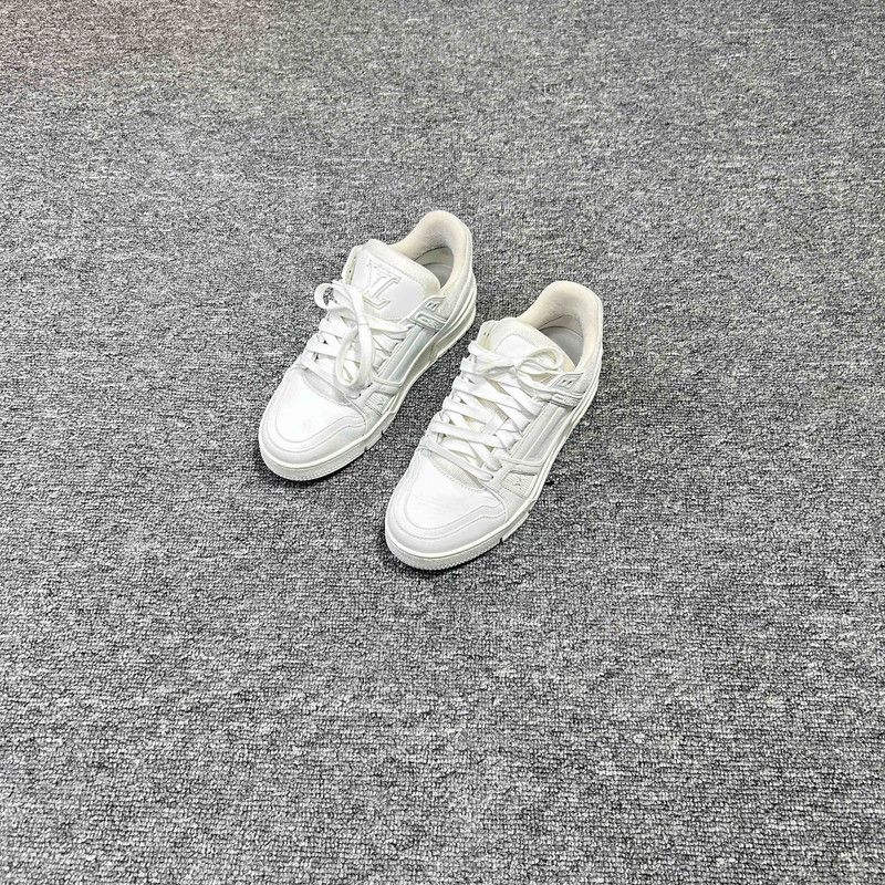 Louis Vuitton Louis Vuitton White Leather Low-Top Trainers 0079 Size US 6 / IT 36 - 1 Thumbnail
