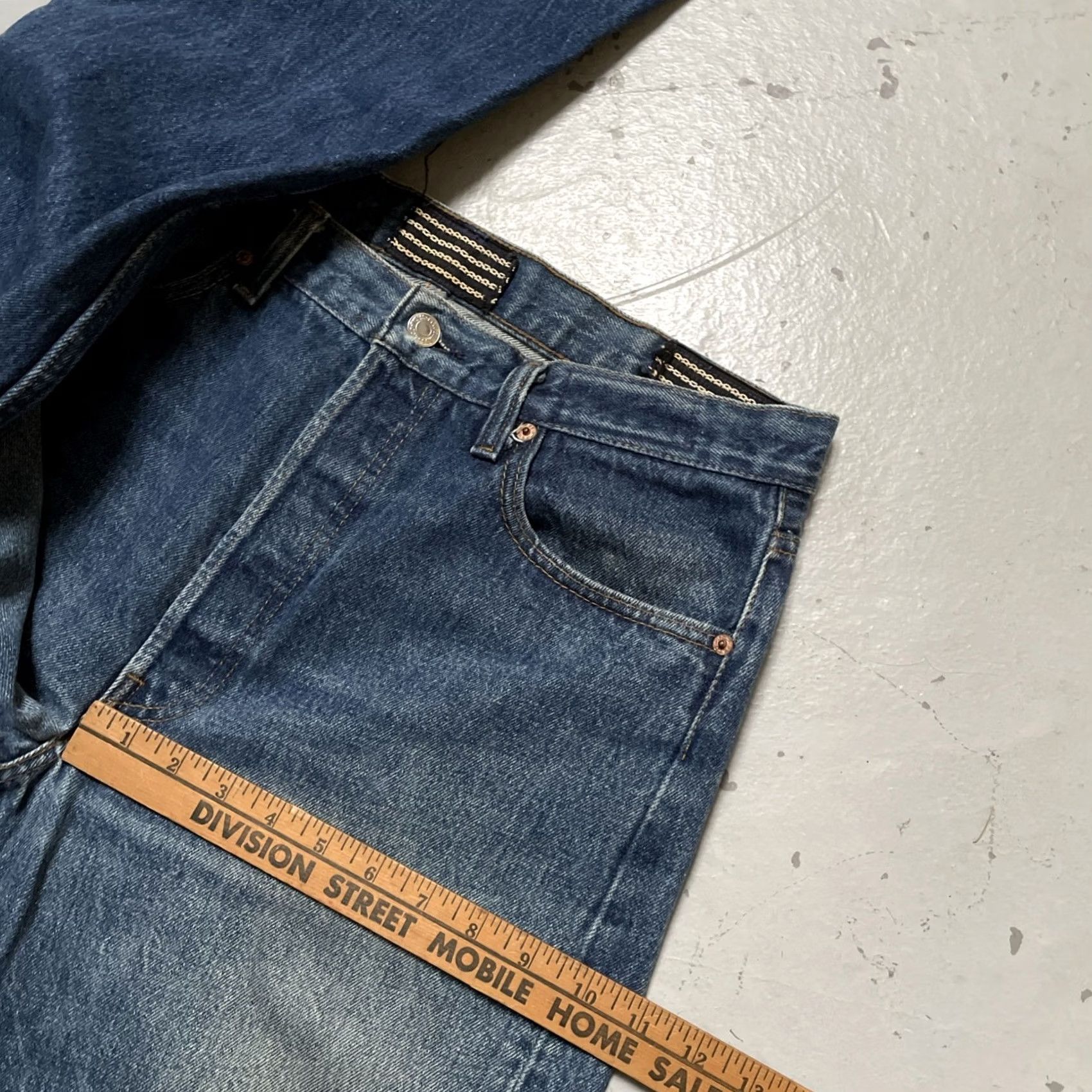 Levi's VINTAGE Levi’s 501 Jeans Denim Medium Blue 34x30 Made USA 90s 34x30 Mens Leather? No. Size US 34 / EU 50 - 5 Thumbnail
