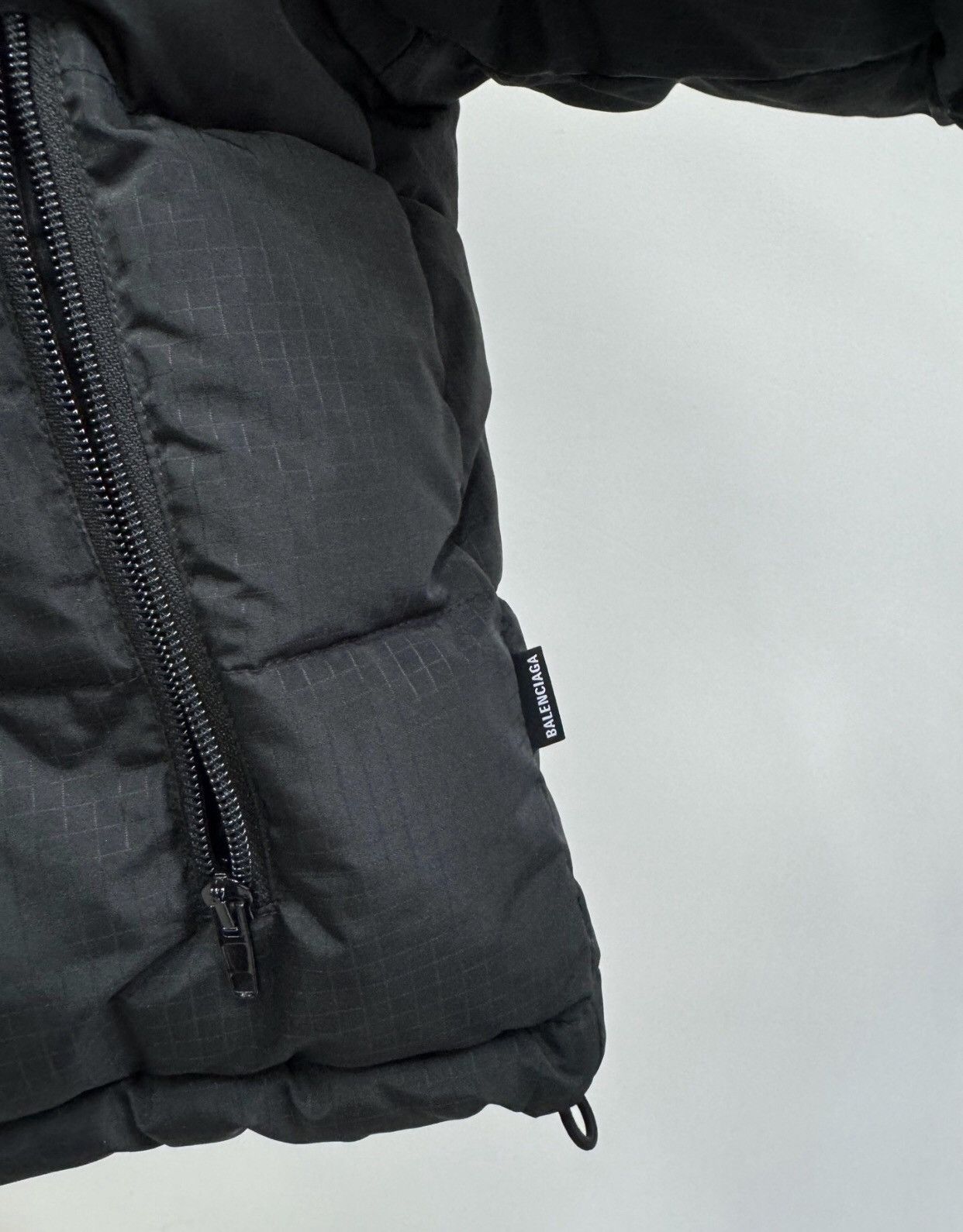 Balenciaga Balenciaga 19Resort Tight-fit Puffer jacket2412-Nextarrow Size US S / EU 44-46 / 1 - 6 Thumbnail